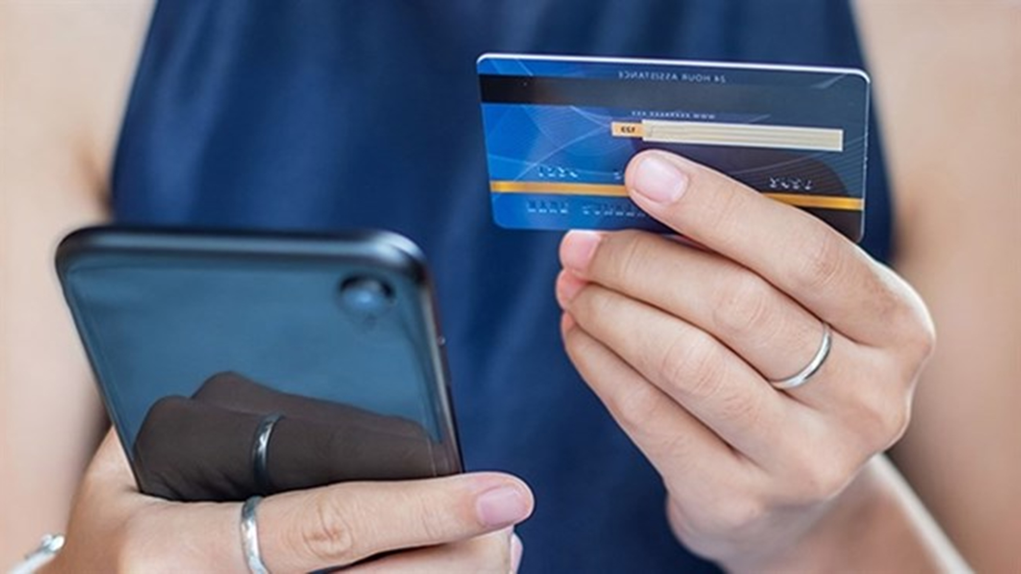 Tiền trong t&agrave;i khoản bốc hơi, ai chịu?- Ảnh 1.