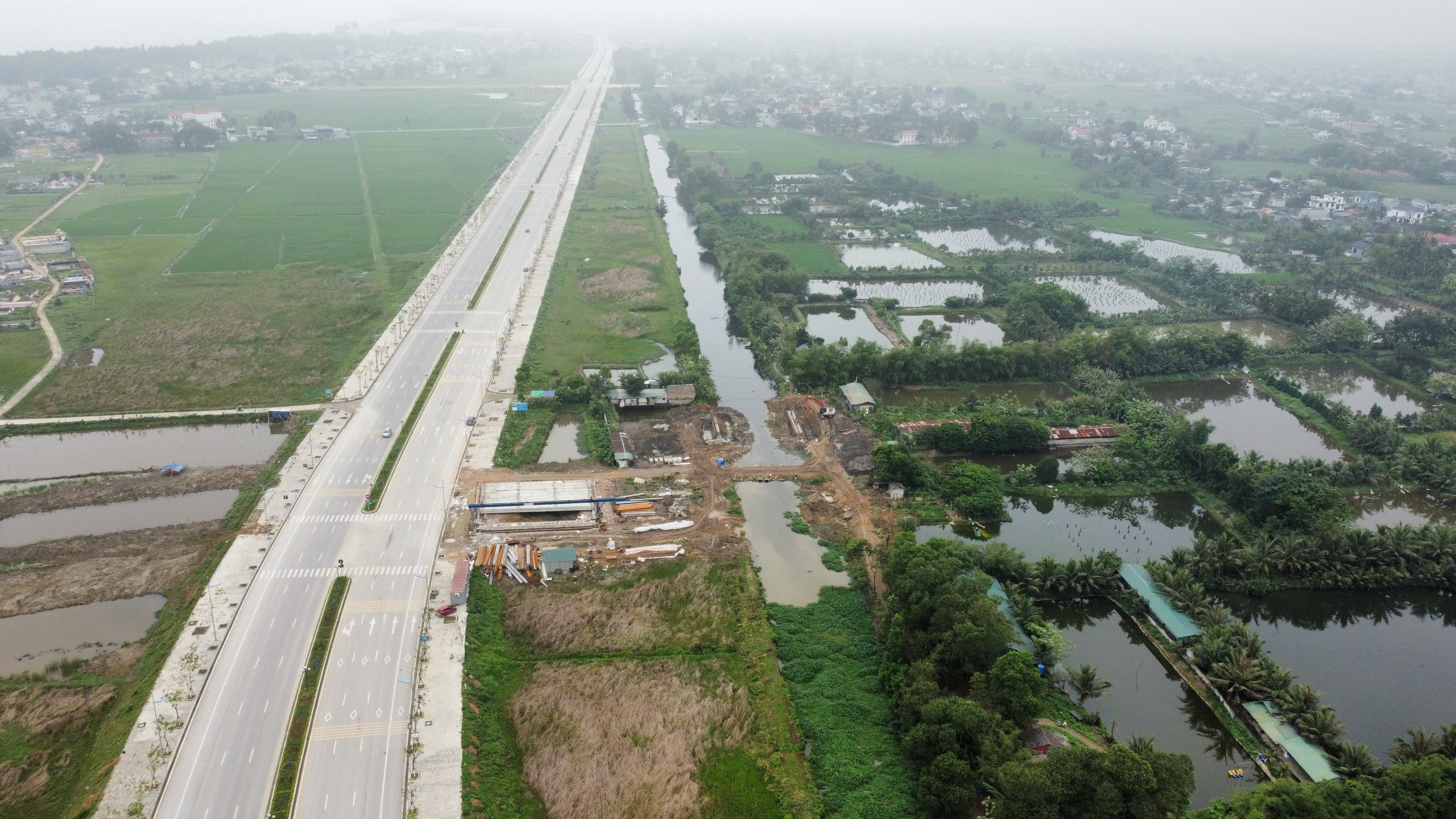 Thi c&ocirc;ng 2 dự &aacute;n gần ngh&igrave;n tỷ đồng nhưng "qu&ecirc;n" xin đấu nối đường- Ảnh 2.
