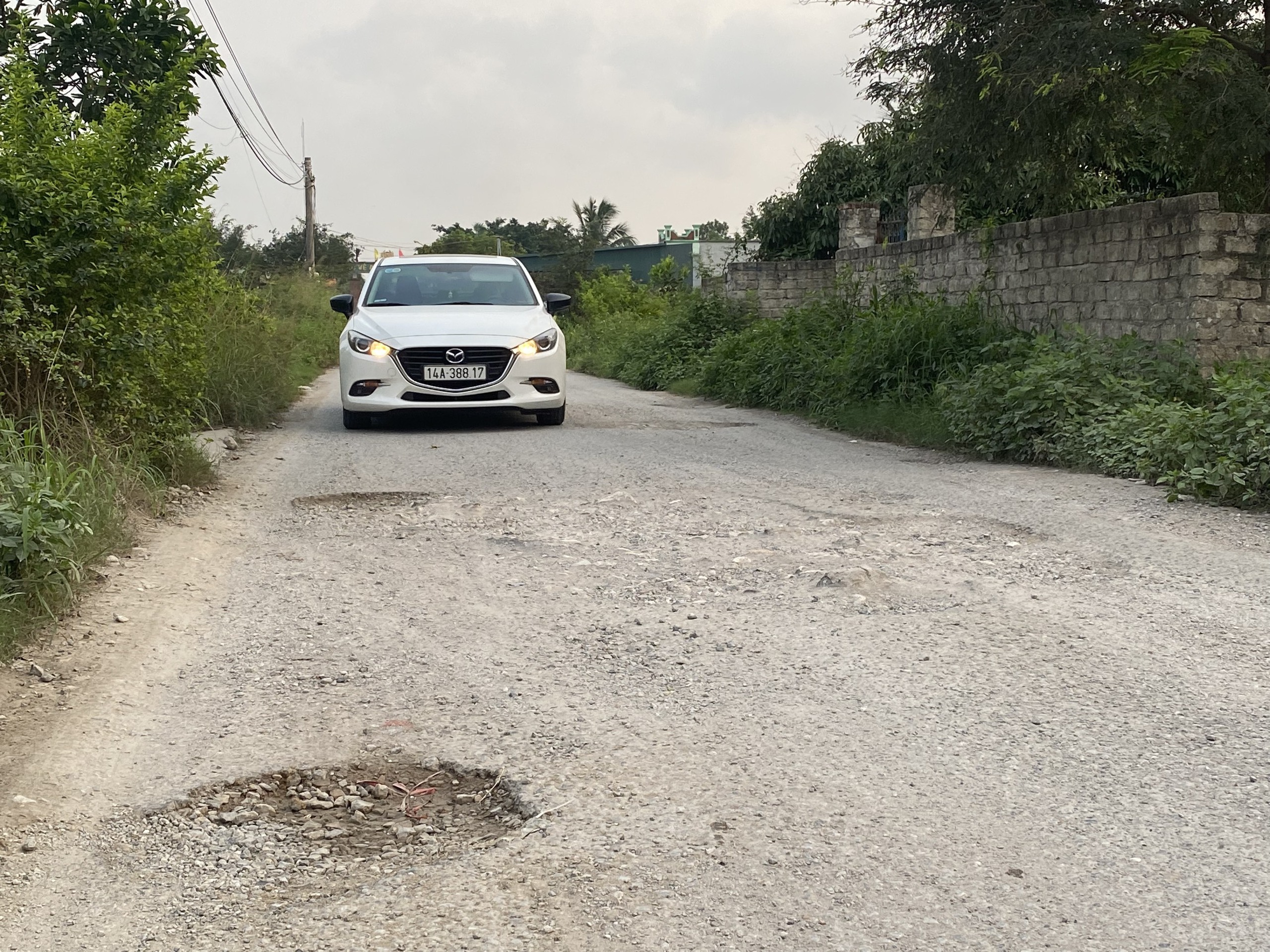 Quảng Ninh: Gập ghềnh tuyến đường li&ecirc;n huyện nối hai quốc lộ- Ảnh 3.