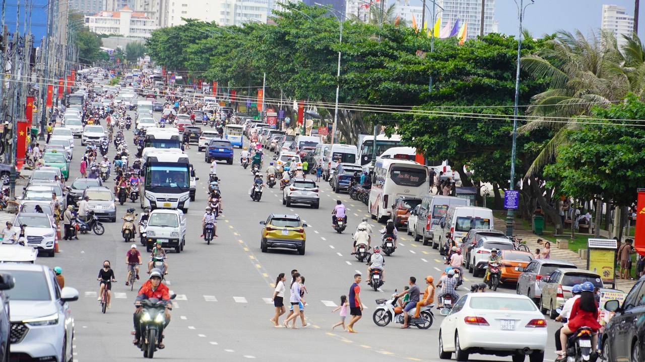 Bị tu&yacute;t c&ograve;i v&igrave; đưa xe chở kh&aacute;ch du lịch ở Vũng T&agrave;u khi chưa xong thủ tục- Ảnh 1.