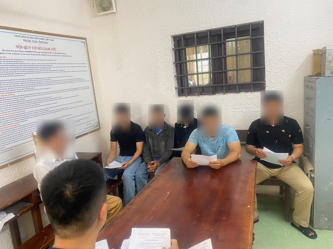 Lập nh&oacute;m zalo chia sẻ video đồi trụy, 6 người bị bắt- Ảnh 1.