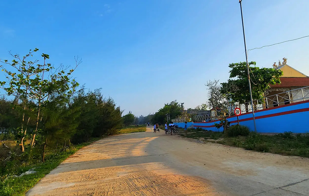 Quảng Ng&atilde;i: Dự &aacute;n đường c&oacute; vốn 3,8 tỷ bị "r&uacute;t ruột" hơn 1 tỷ?- Ảnh 1.