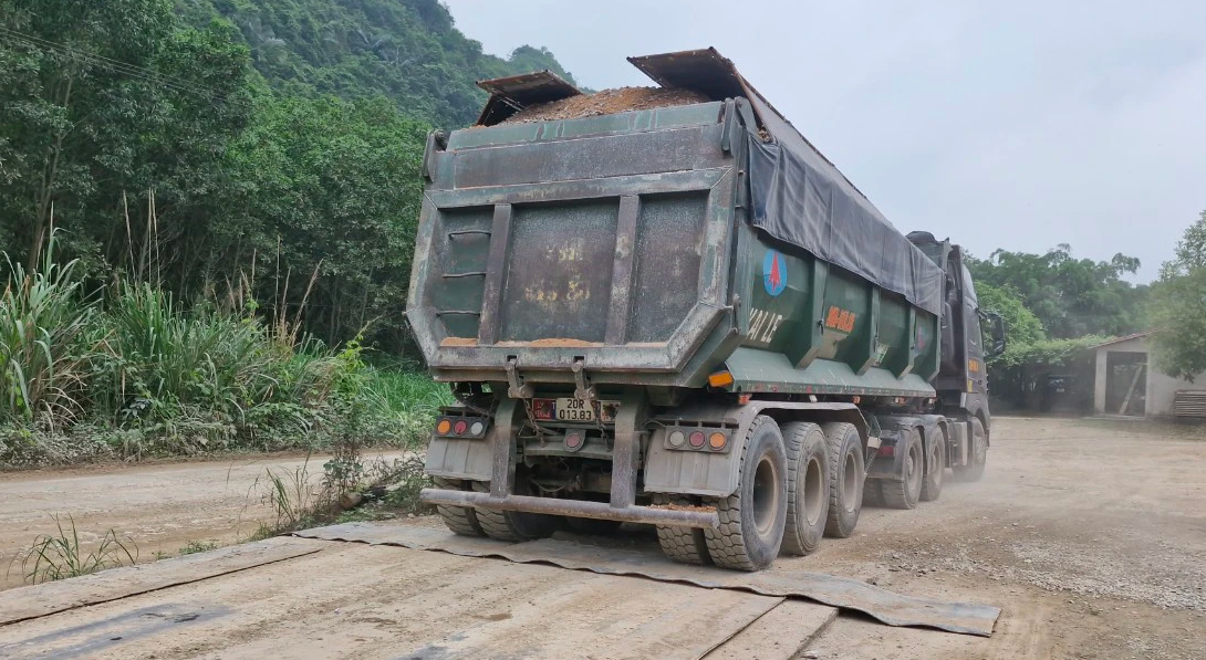 Vụ chủ mỏ đ&aacute; tiếp tay cho xe qu&aacute; tải: Xử l&yacute; nghi&ecirc;m trong th&aacute;ng 5- Ảnh 1.