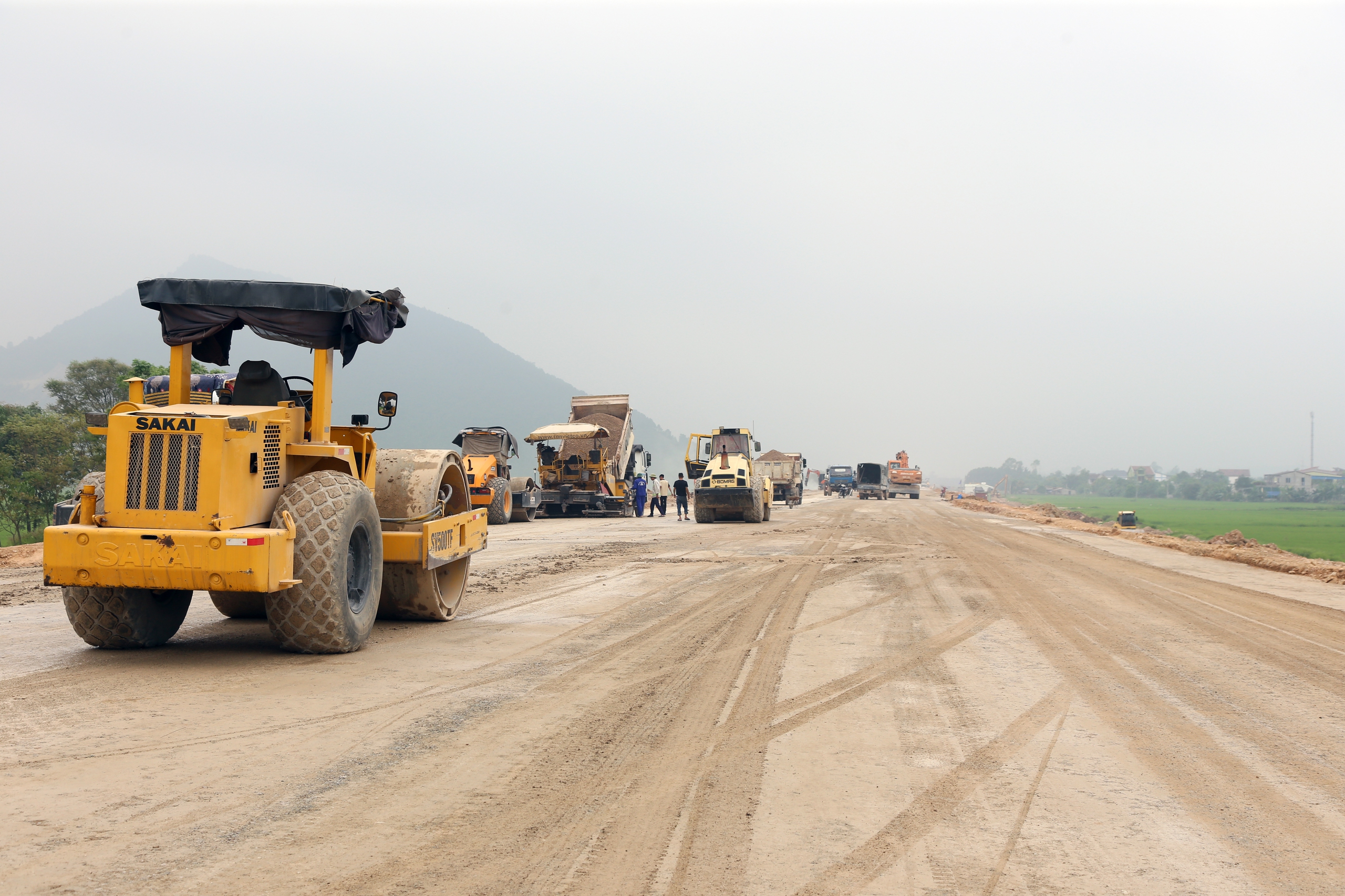 Ph&aacute;t huy tinh thần tương trợ, th&ocirc;ng xe cao tốc Diễn Ch&acirc;u - B&atilde;i Vọt dịp 30/4- Ảnh 4.