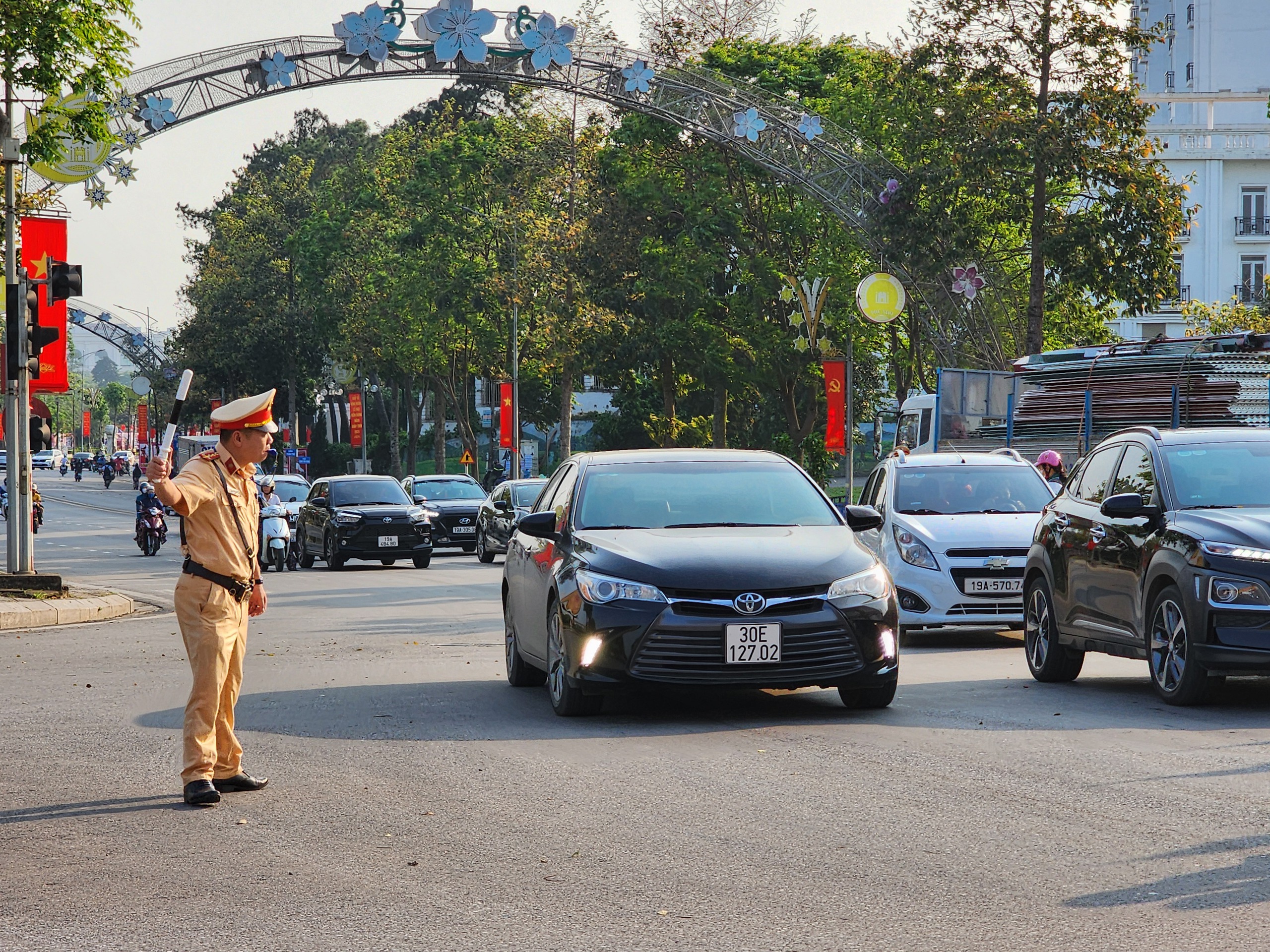 H&agrave;ng ng&agrave;n du kh&aacute;ch đổ về Đền H&ugrave;ng trước ng&agrave;y Giỗ Tổ, giao th&ocirc;ng th&ocirc;ng suốt- Ảnh 2.