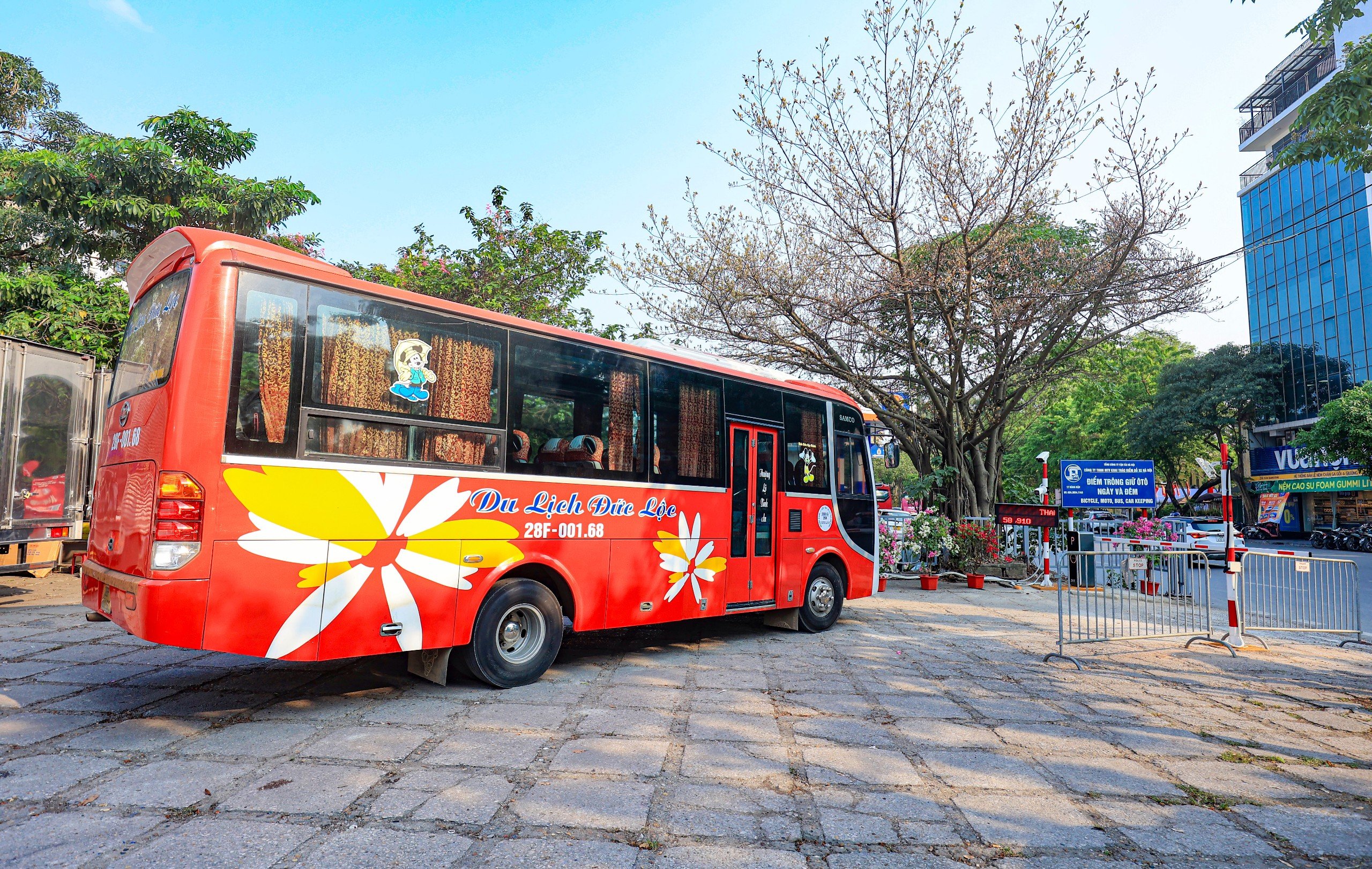 Cận cảnh các điểm gửi xe không dùng tiền mặt ở Hà Nội- Ảnh 2. Cận cảnh các điểm gửi xe không dùng tiền mặt ở Hà Nội- Ảnh 2.