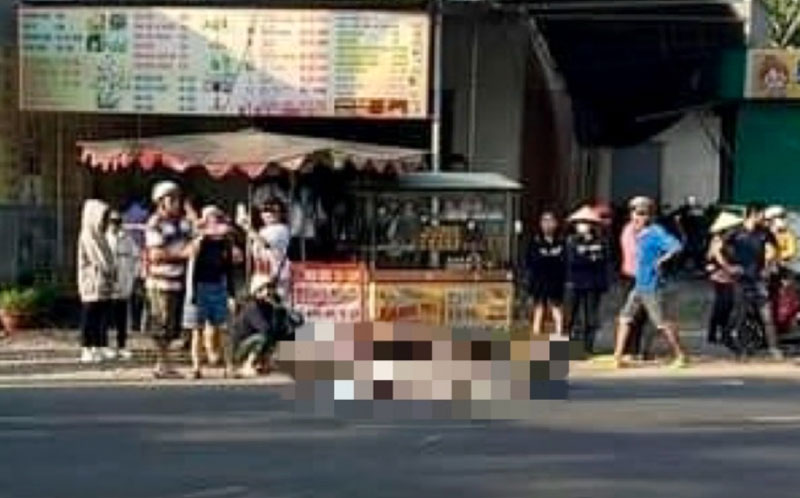 Vụ tai nạn xảy ra trước cổng trường khiến em T tử vong tại chỗ.