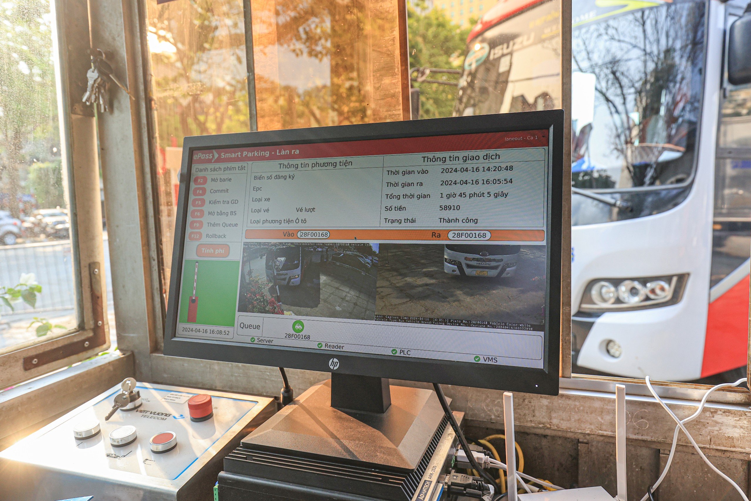 Cận cảnh các điểm gửi xe không dùng tiền mặt ở Hà Nội- Ảnh 5. Cận cảnh các điểm gửi xe không dùng tiền mặt ở Hà Nội- Ảnh 5.