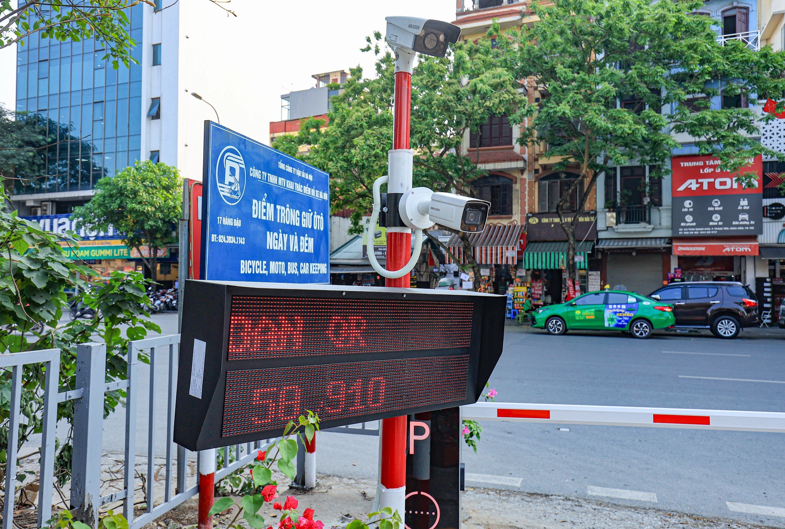 Cận cảnh các điểm gửi xe không dùng tiền mặt ở Hà Nội- Ảnh 3. Cận cảnh các điểm gửi xe không dùng tiền mặt ở Hà Nội- Ảnh 3.