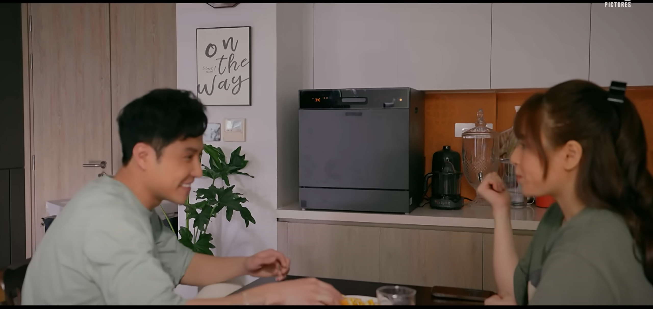 M&igrave;nh y&ecirc;u nhau b&igrave;nh y&ecirc;n th&ocirc;i tập 33: B&agrave; Giang tiếp tục "lướt s&oacute;ng" nh&agrave; đất- Ảnh 1.