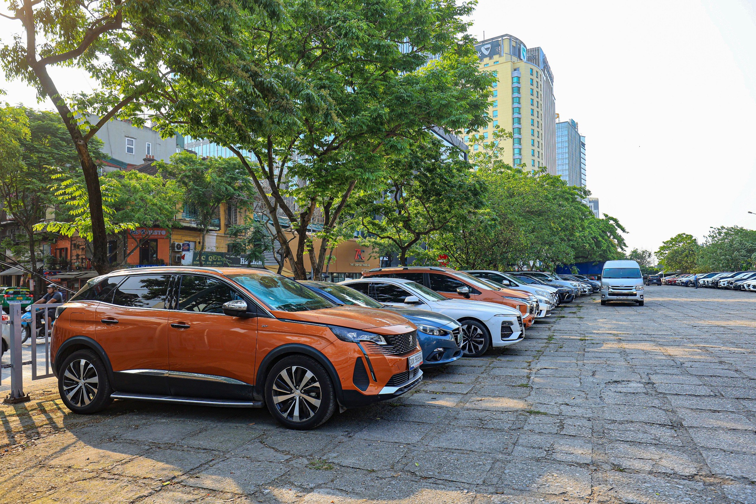 Cận cảnh các điểm gửi xe không dùng tiền mặt ở Hà Nội- Ảnh 8. Cận cảnh các điểm gửi xe không dùng tiền mặt ở Hà Nội- Ảnh 8.