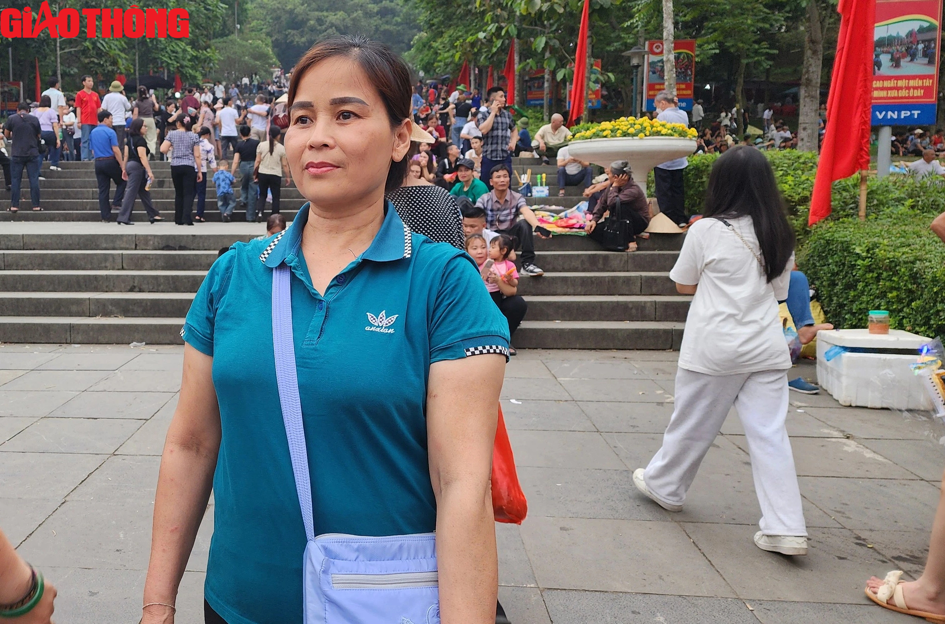 Người d&acirc;n &ugrave;n &ugrave;n đổ về Đền H&ugrave;ng trước ng&agrave;y Giỗ Tổ- Ảnh 4.