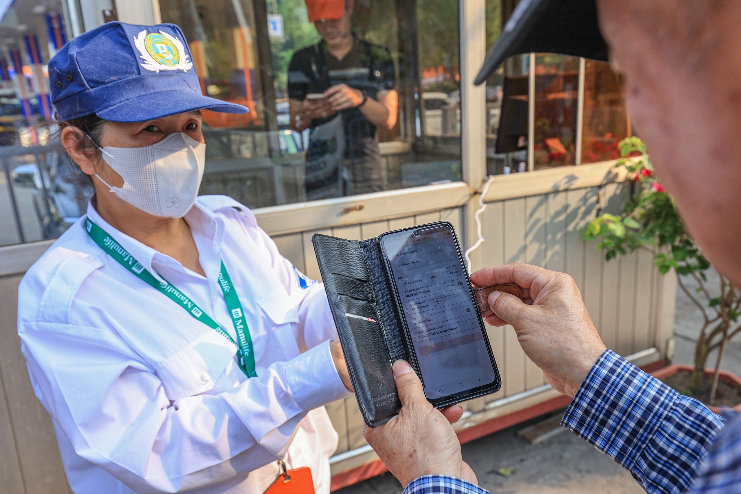 Cận cảnh các điểm gửi xe không dùng tiền mặt ở Hà Nội- Ảnh 4. Cận cảnh các điểm gửi xe không dùng tiền mặt ở Hà Nội- Ảnh 4.