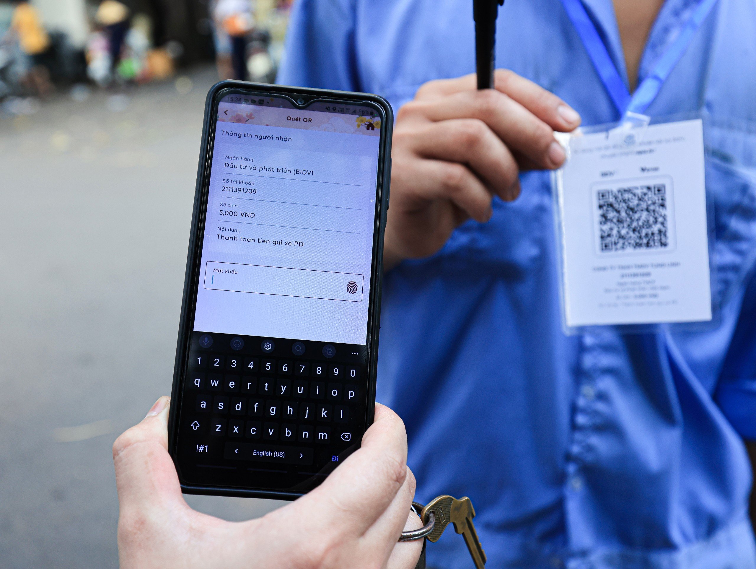 Cận cảnh các điểm gửi xe không dùng tiền mặt ở Hà Nội- Ảnh 13. Cận cảnh các điểm gửi xe không dùng tiền mặt ở Hà Nội- Ảnh 13.