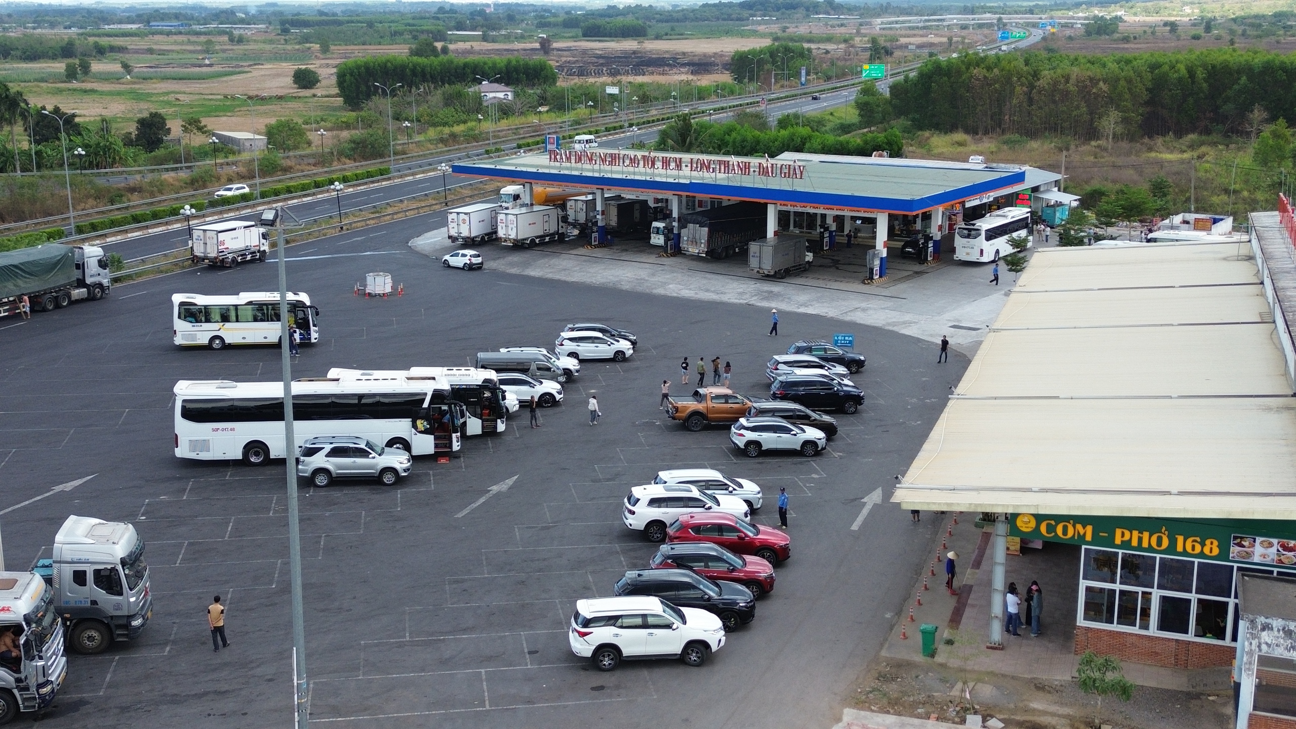 Cấp tốc x&acirc;y trạm dừng nghỉ tạm tr&ecirc;n cao tốc qua B&igrave;nh Thuận, Ninh Thuận- Ảnh 1.