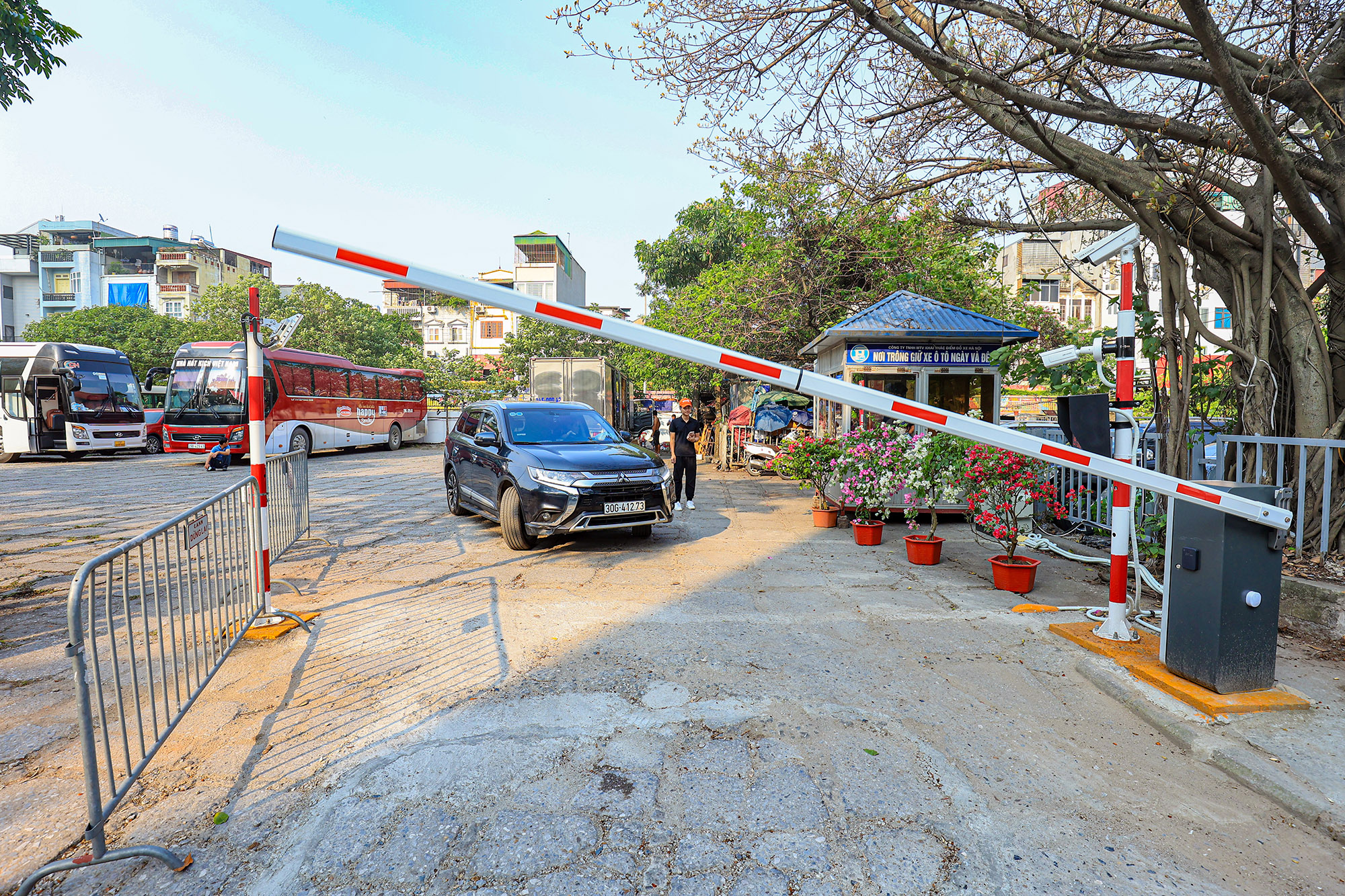 Gửi xe kh&ocirc;ng d&ugrave;ng tiền mặt- Ảnh 1.