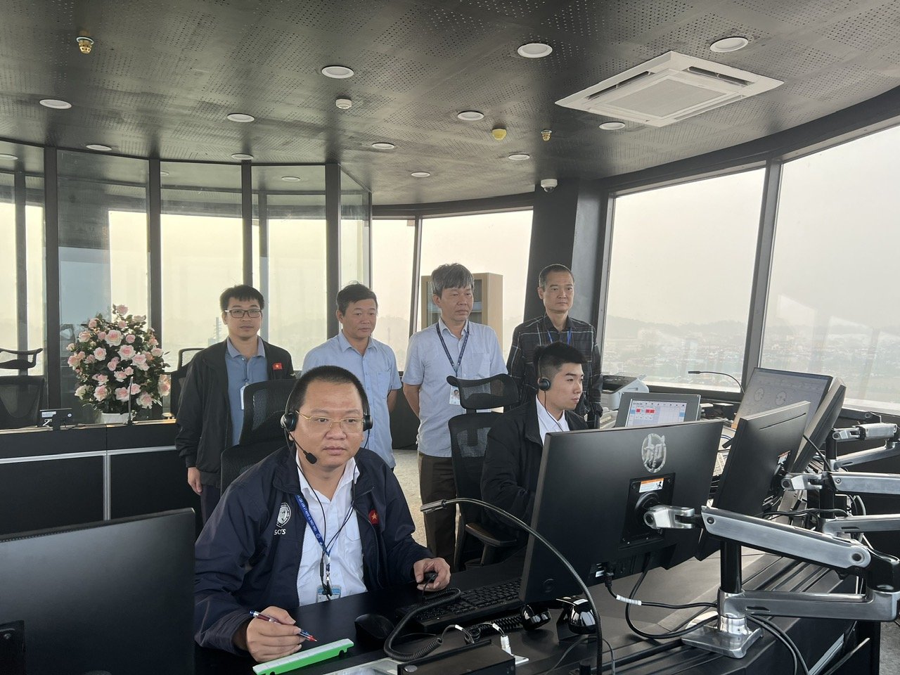 Chuyến bay đầu ti&ecirc;n tới Điện Bi&ecirc;n được điều h&agrave;nh bởi đ&agrave;i kiểm so&aacute;t kh&ocirc;ng lưu mới- Ảnh 2.