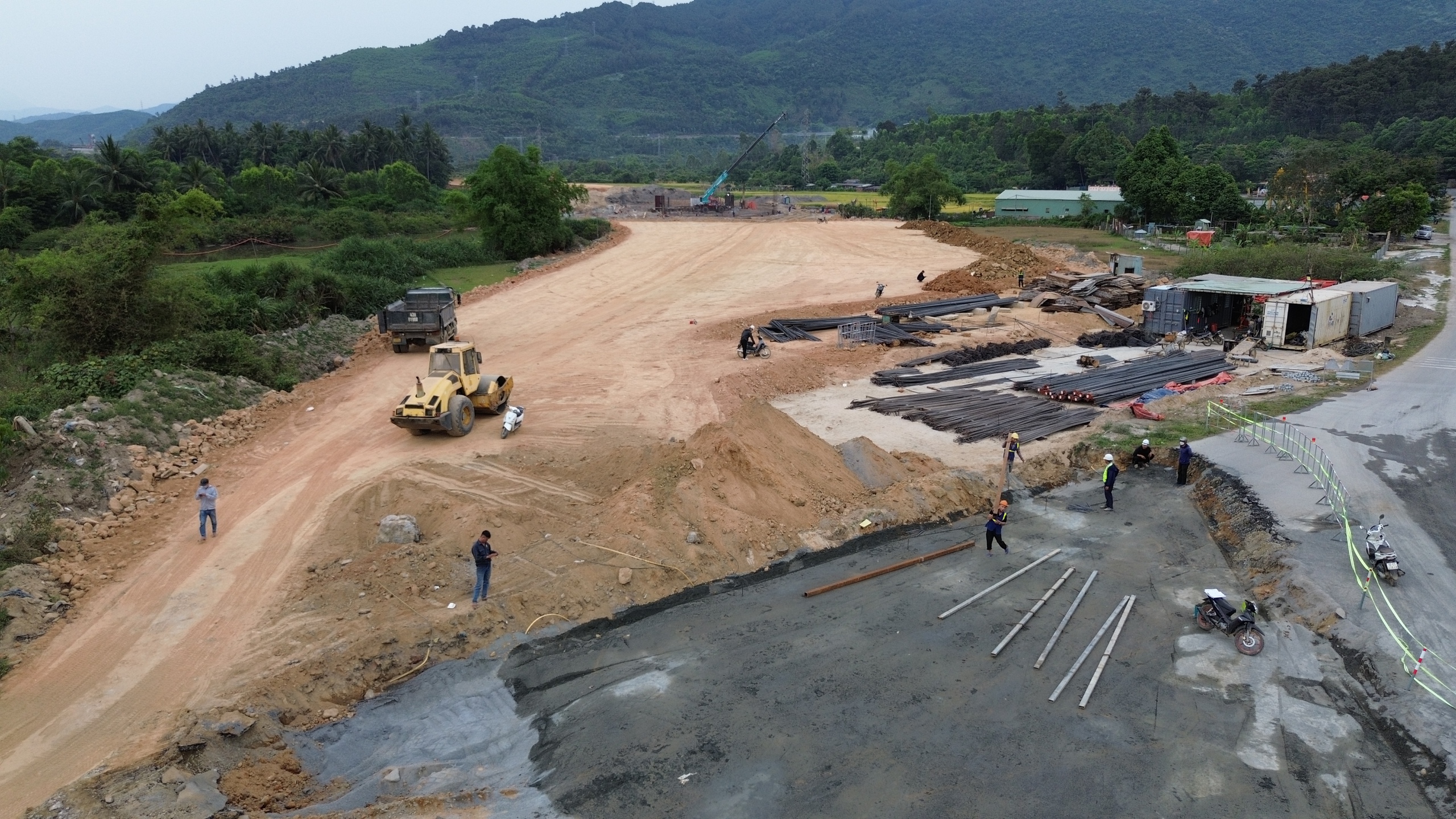 Đường ven biển nối cảng Li&ecirc;n Chiểu thi c&ocirc;ng ra sao khi vướng mặt bằng?- Ảnh 1.