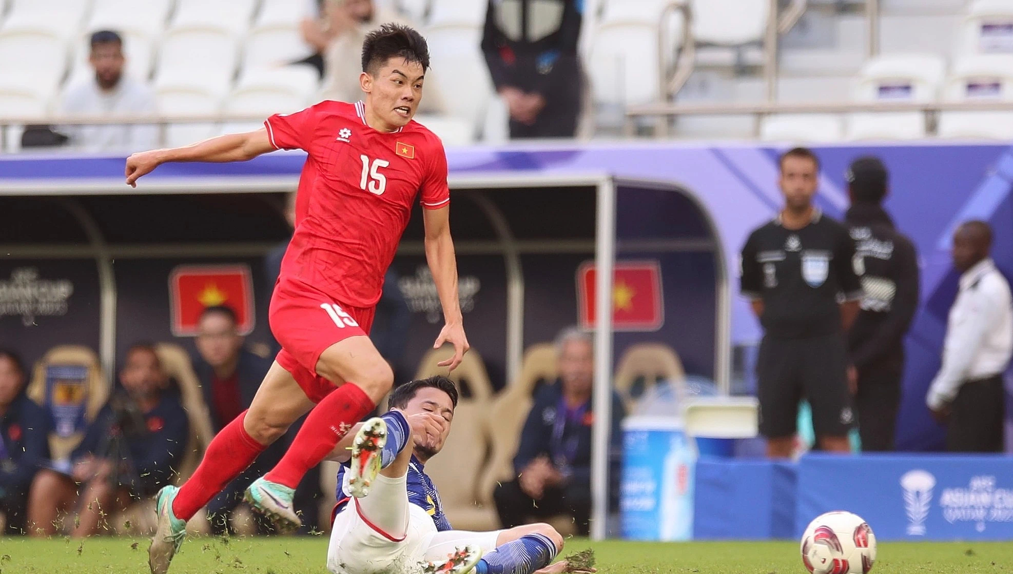 Ng&ocirc;i sao đang l&ecirc;n của b&oacute;ng đ&aacute; Việt Nam li&ecirc;n tiếp gặp vận đen kh&oacute; hiểu- Ảnh 2.