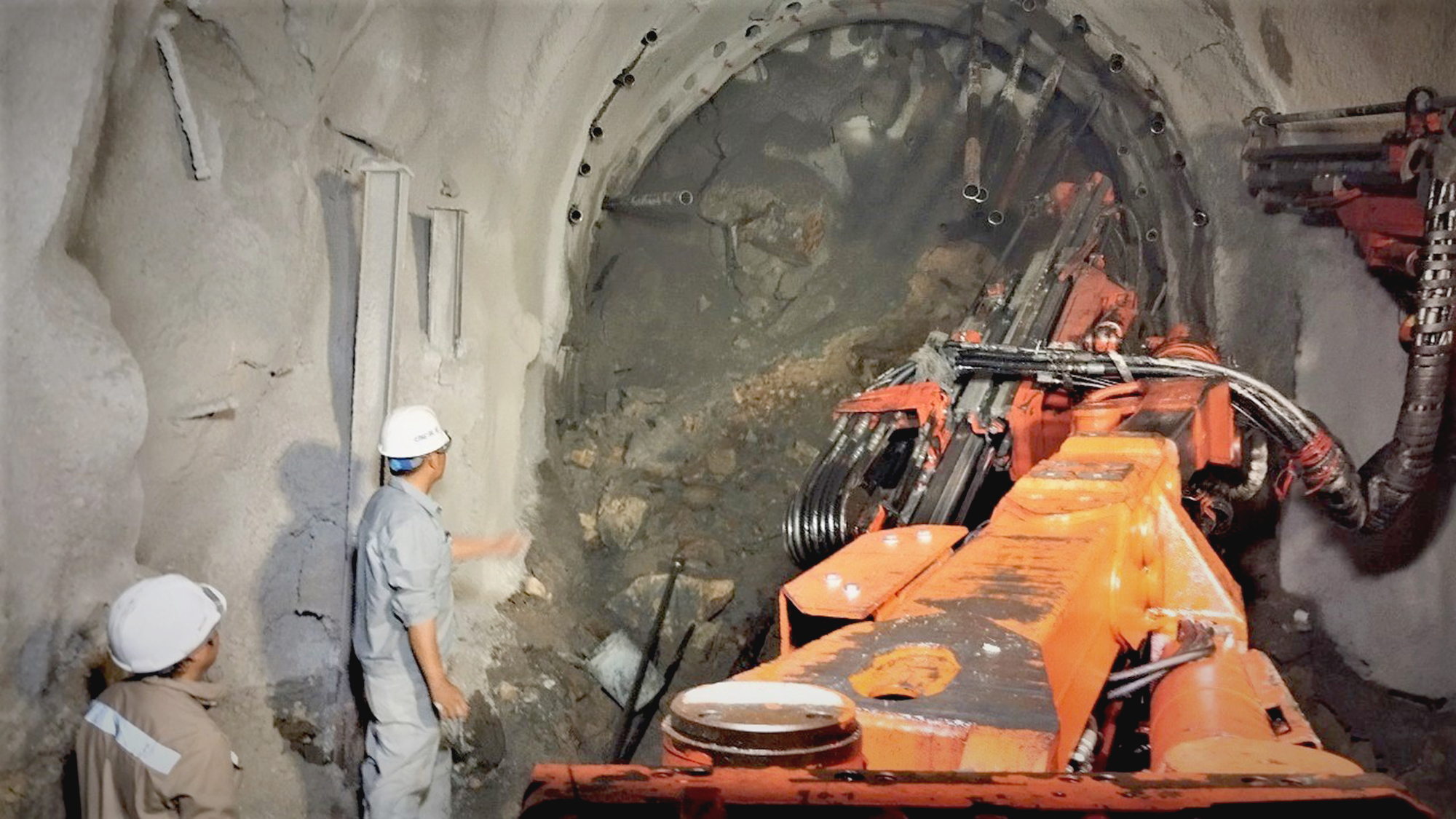 Tăng tốc từng mũi khoan th&ocirc;ng hầm đường sắt Đ&egrave;o Cả- Ảnh 4.