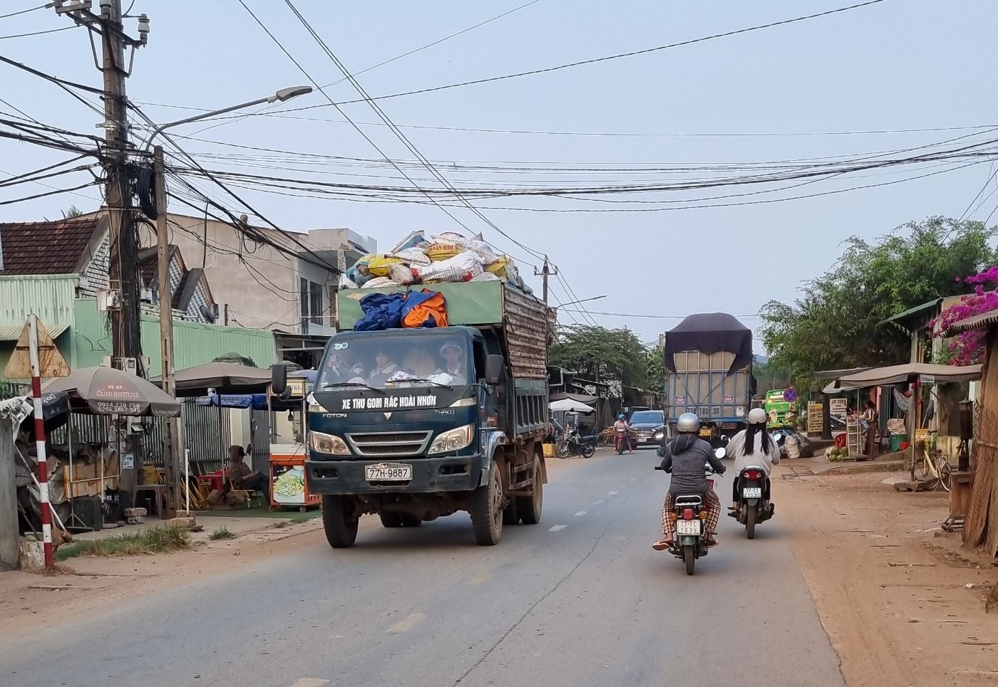 B&igrave;nh Định: Xe chở r&aacute;c hết đăng kiểm, cơi nới vẫn v&ocirc; tư hoạt động- Ảnh 3.