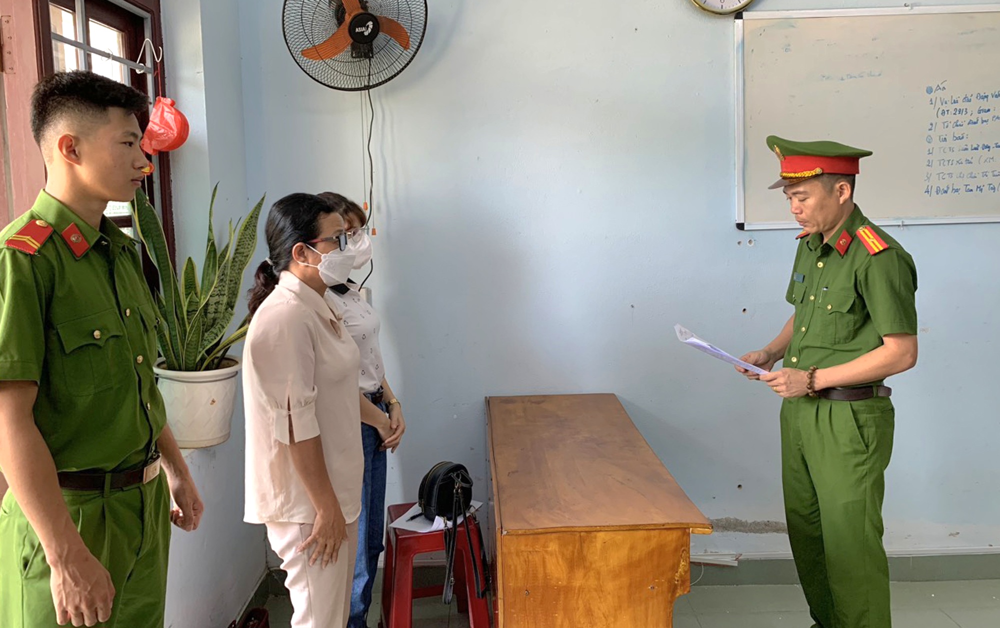 Hai gi&aacute;m đốc bị khởi tố v&igrave; bắt tay mua b&aacute;n tr&aacute;i ph&eacute;p h&oacute;a đơn- Ảnh 1.