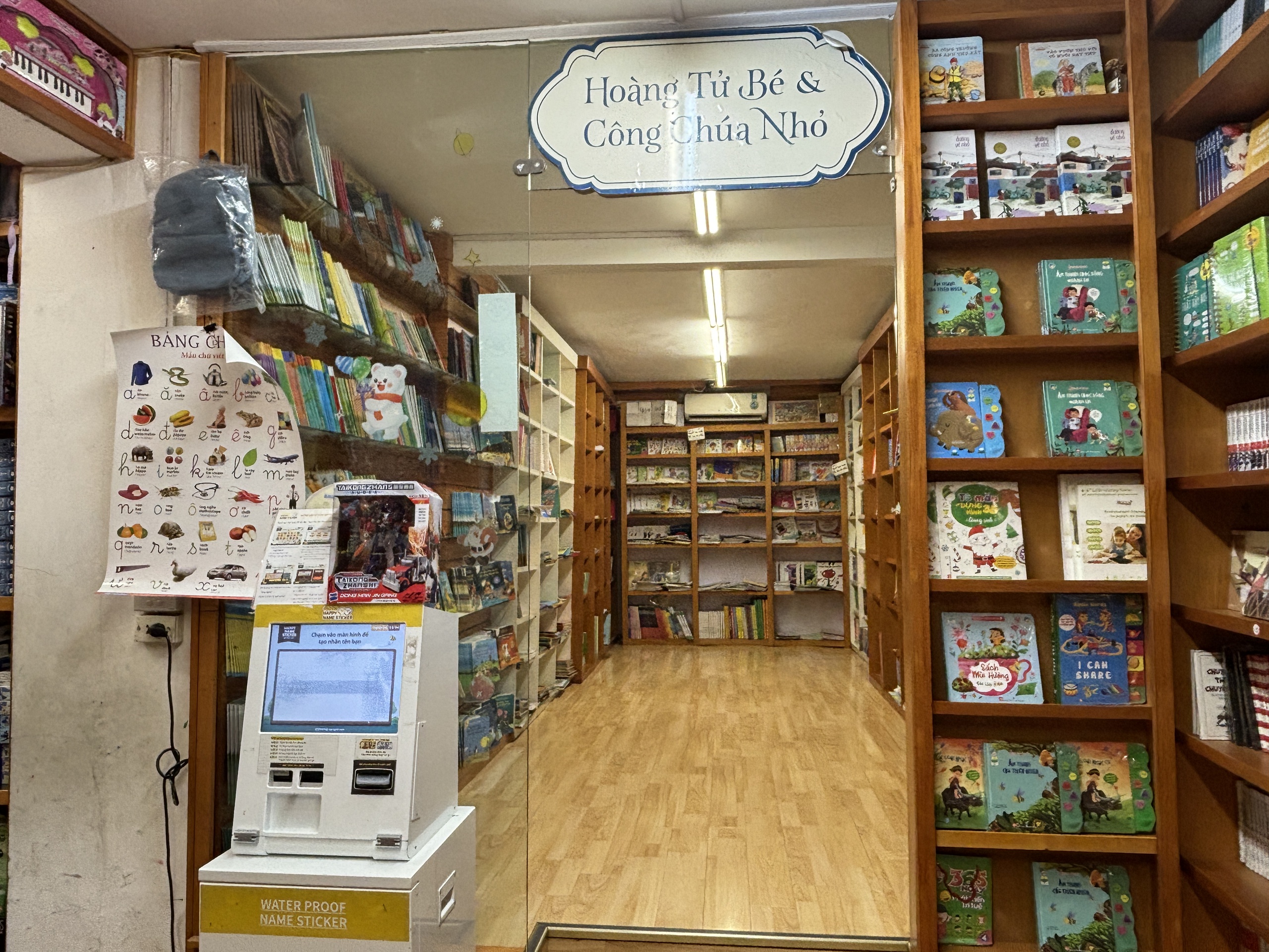 Nh&agrave; s&aacute;ch Nh&atilde; Nam vắng kh&aacute;ch sau l&ugrave;m x&ugrave;m của tổng gi&aacute;m đốc th&acirc;n mật nh&acirc;n vi&ecirc;n nữ- Ảnh 10.