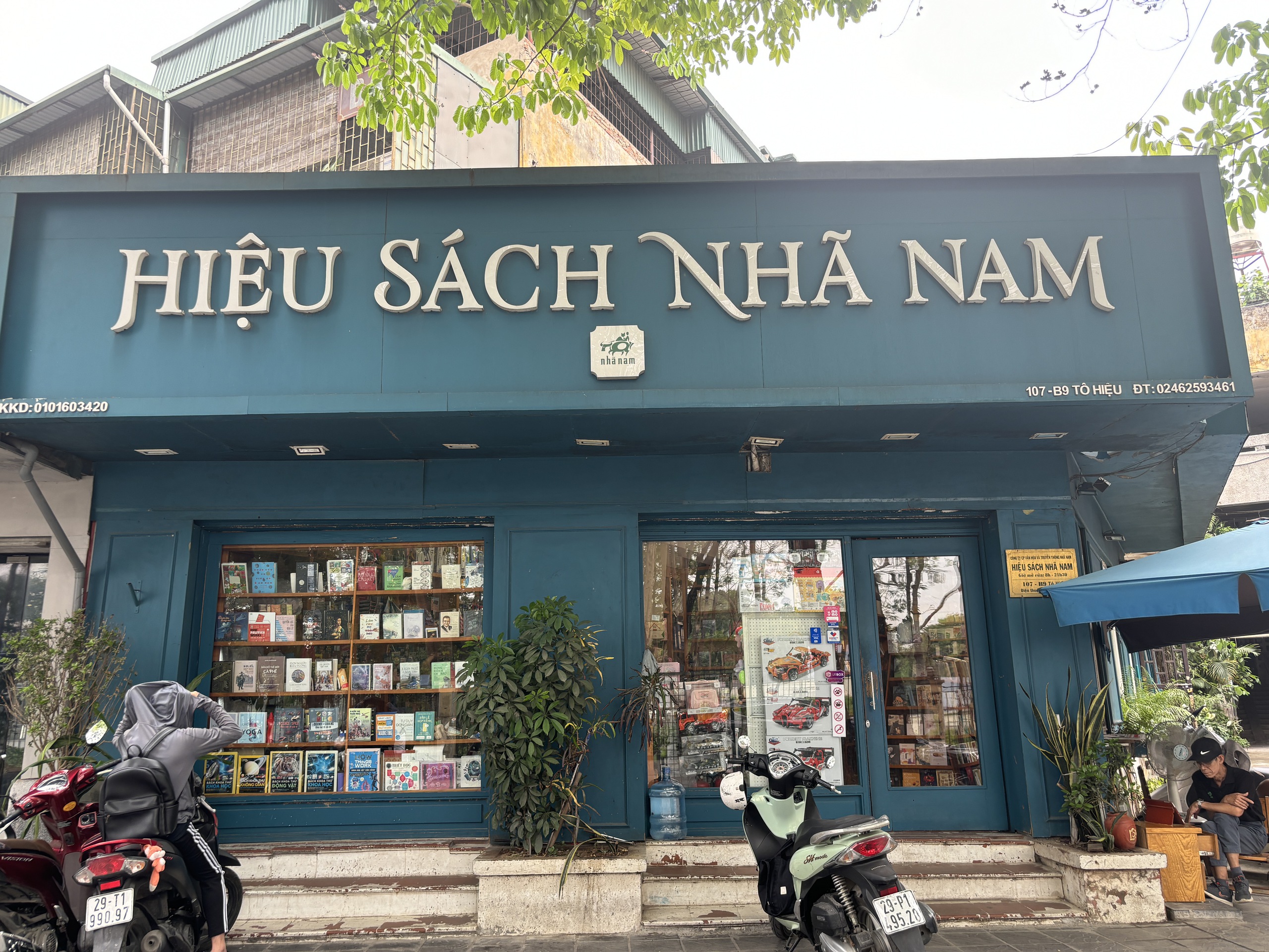 Nh&agrave; s&aacute;ch Nh&atilde; Nam vắng kh&aacute;ch sau l&ugrave;m x&ugrave;m của tổng gi&aacute;m đốc th&acirc;n mật nh&acirc;n vi&ecirc;n nữ- Ảnh 9.