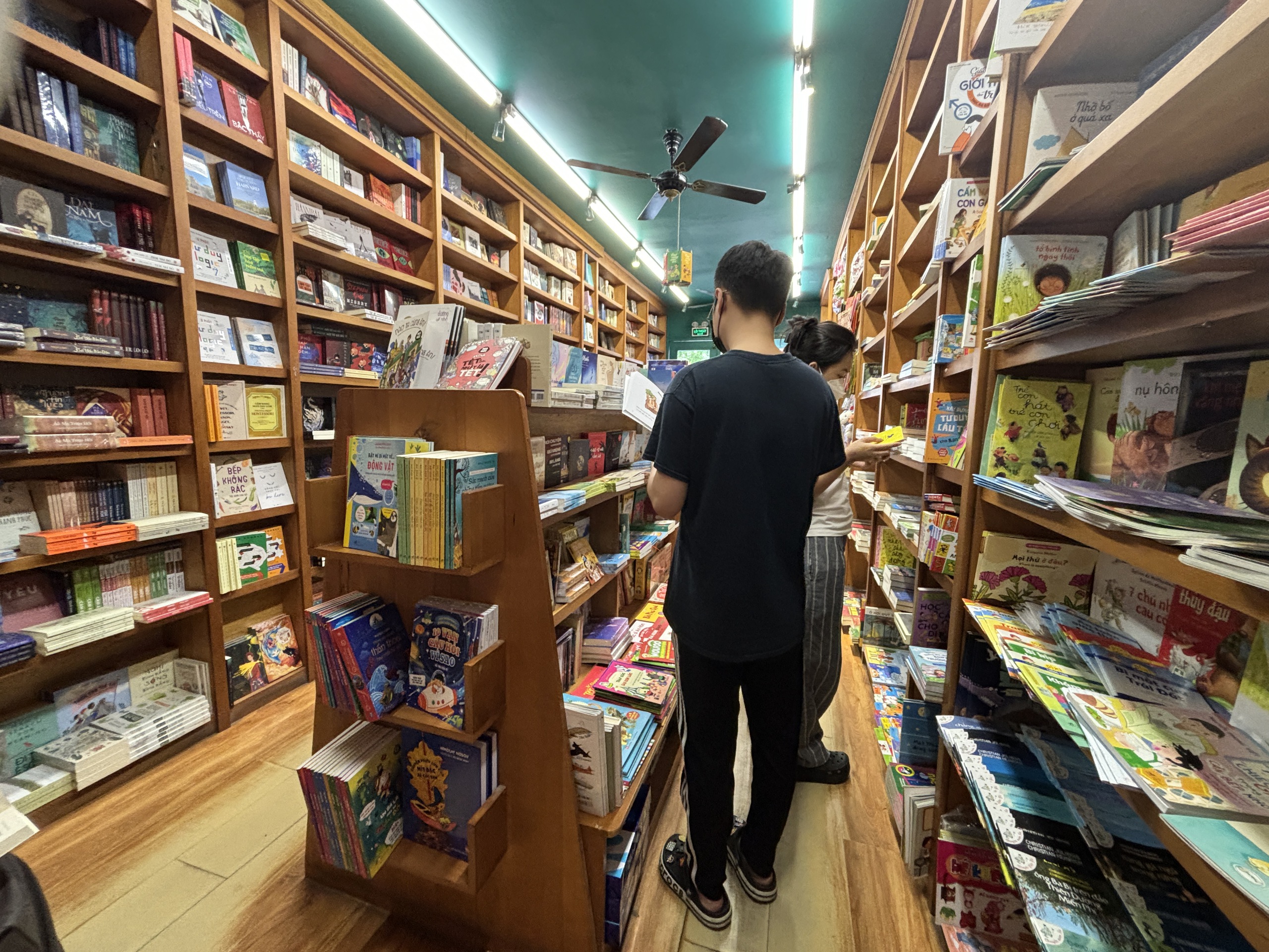 Nh&agrave; s&aacute;ch Nh&atilde; Nam vắng kh&aacute;ch sau l&ugrave;m x&ugrave;m của tổng gi&aacute;m đốc th&acirc;n mật nh&acirc;n vi&ecirc;n nữ- Ảnh 5.