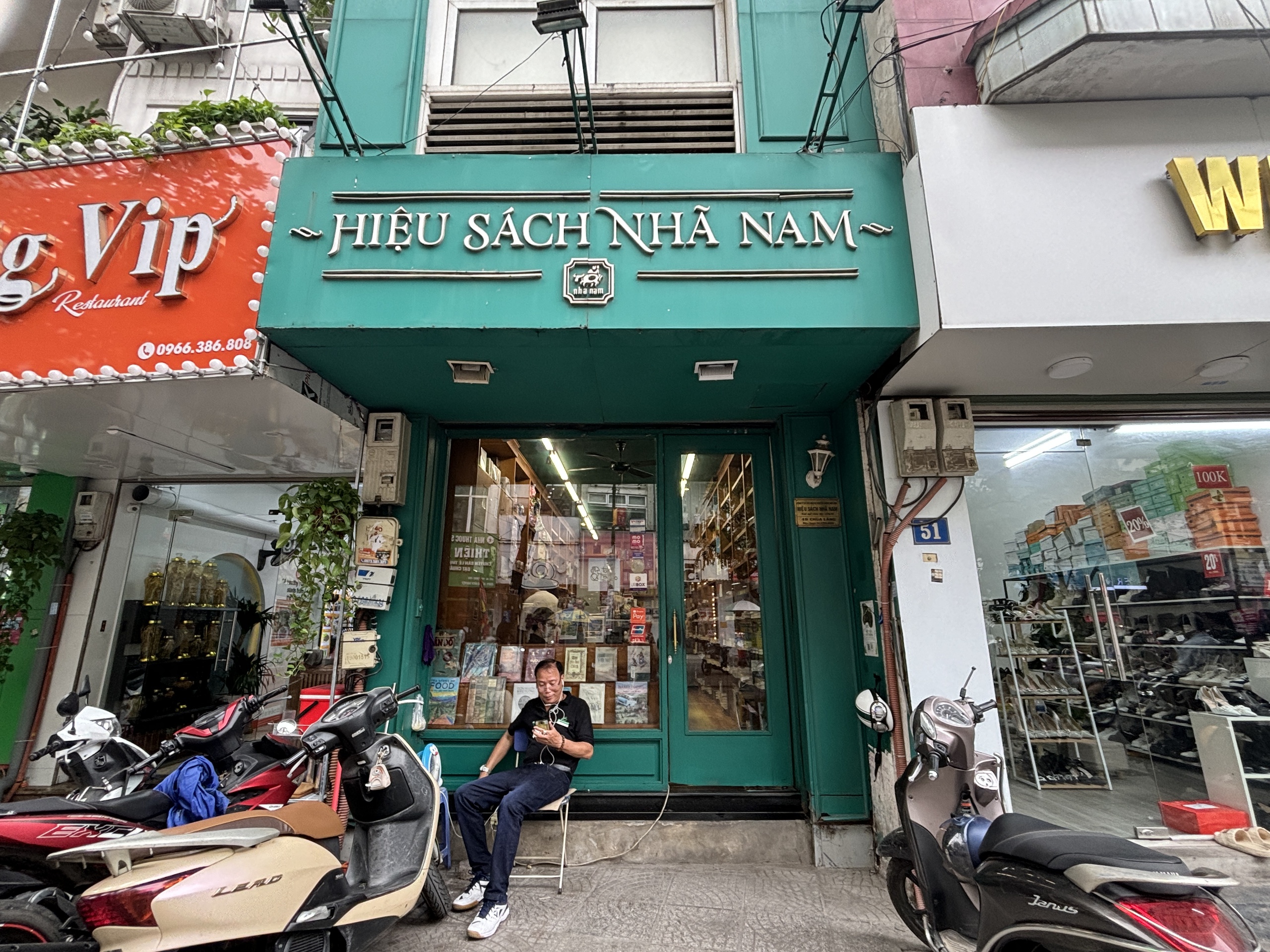 Nh&agrave; s&aacute;ch Nh&atilde; Nam vắng kh&aacute;ch sau l&ugrave;m x&ugrave;m của tổng gi&aacute;m đốc th&acirc;n mật nh&acirc;n vi&ecirc;n nữ- Ảnh 4.