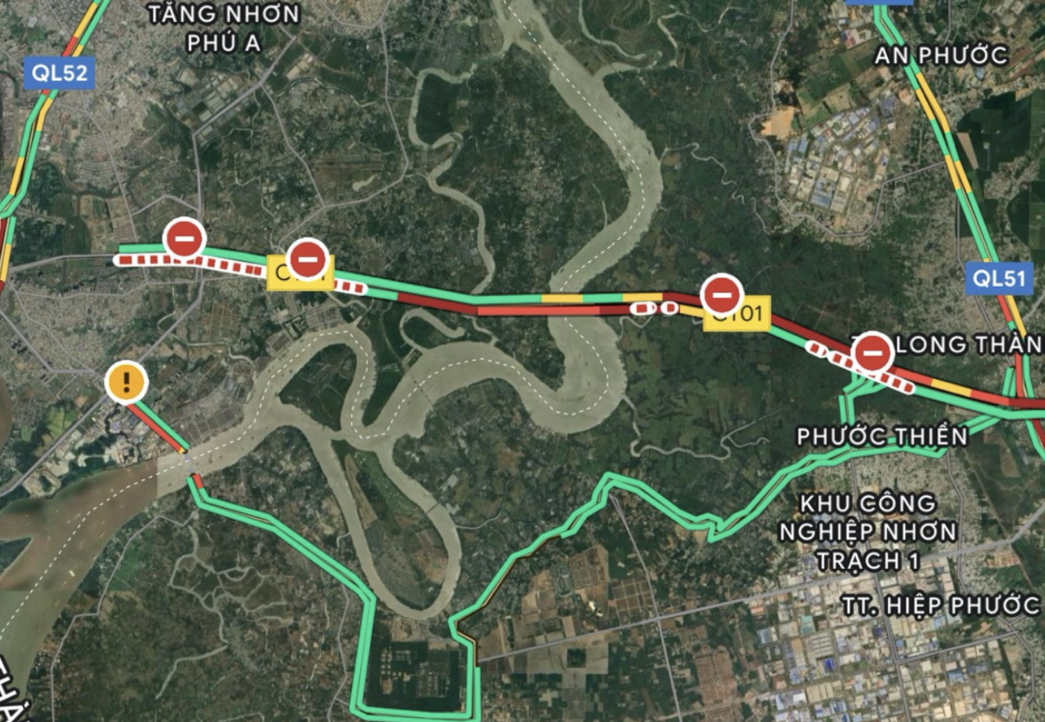 Xe kh&aacute;ch bốc ch&aacute;y dữ dội tr&ecirc;n cao tốc, nhiều người hoảng hốt chạy tho&aacute;t th&acirc;n- Ảnh 3.