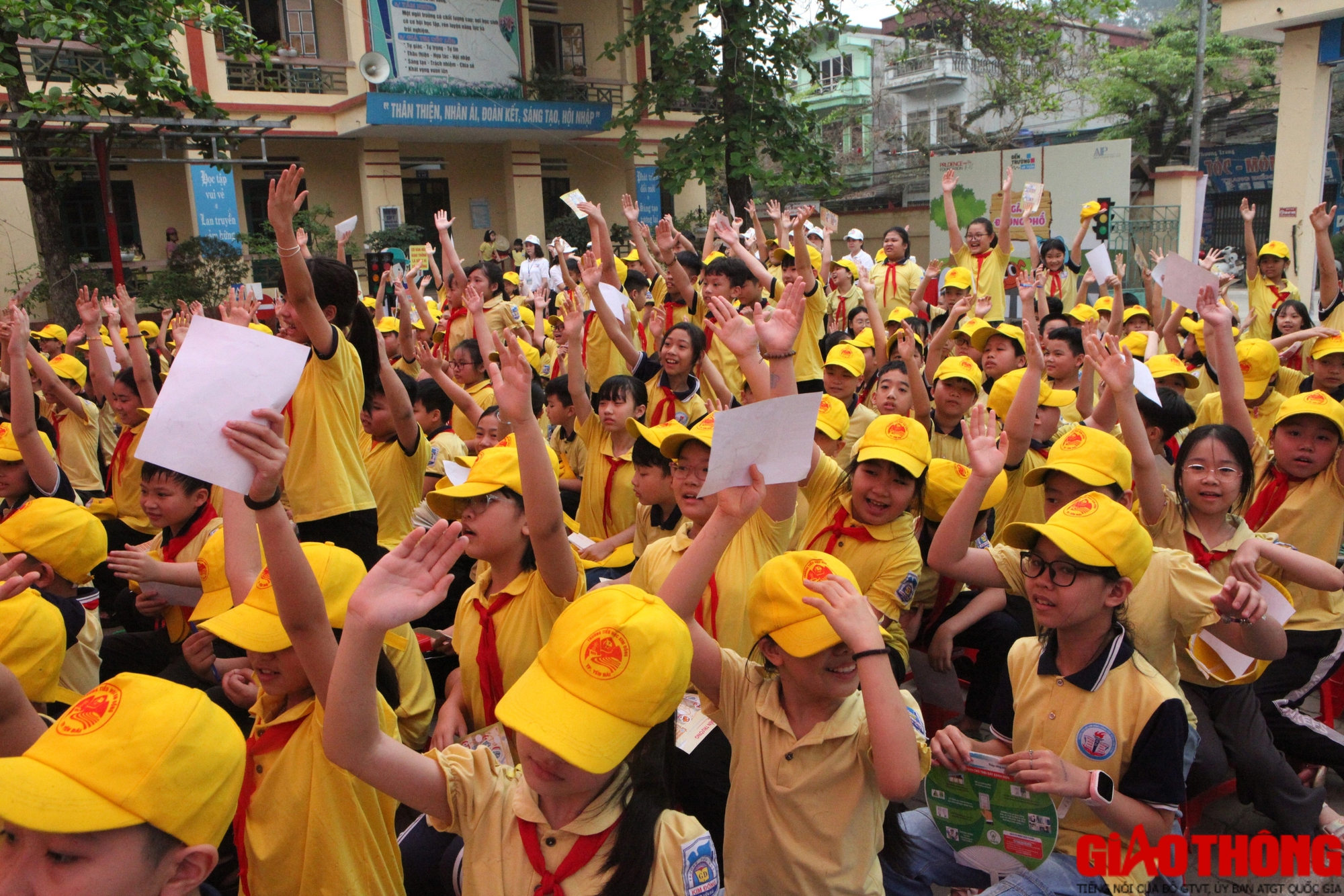 H&agrave;ng trăm học sinh Y&ecirc;n B&aacute;i trải nghiệm tại ng&agrave;y hội ATGT- Ảnh 11.
