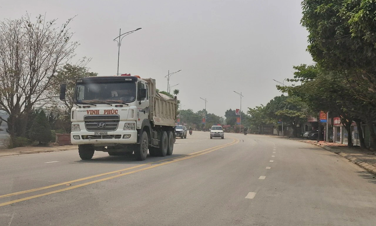 Điện Bi&ecirc;n: Chấn chỉnh t&igrave;nh trạng xe c&oacute; ngọn sau phản &aacute;nh của B&aacute;o Giao th&ocirc;ng- Ảnh 4.