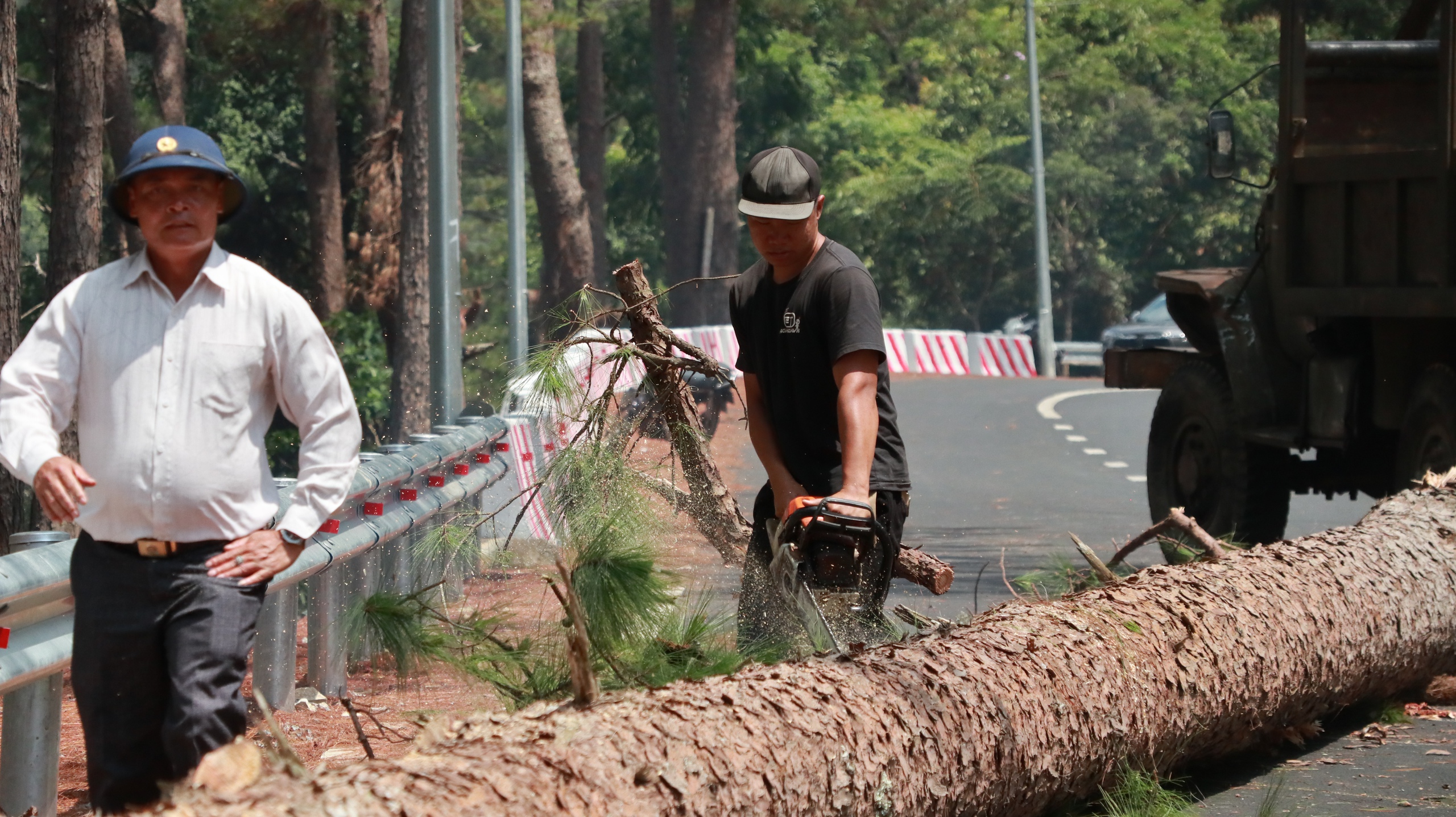 Đ&egrave;o Prenn Đ&agrave; Lạt sạt lở sau mưa: Tạm cấm c&aacute;c phương tiện lưu th&ocirc;ng- Ảnh 3.