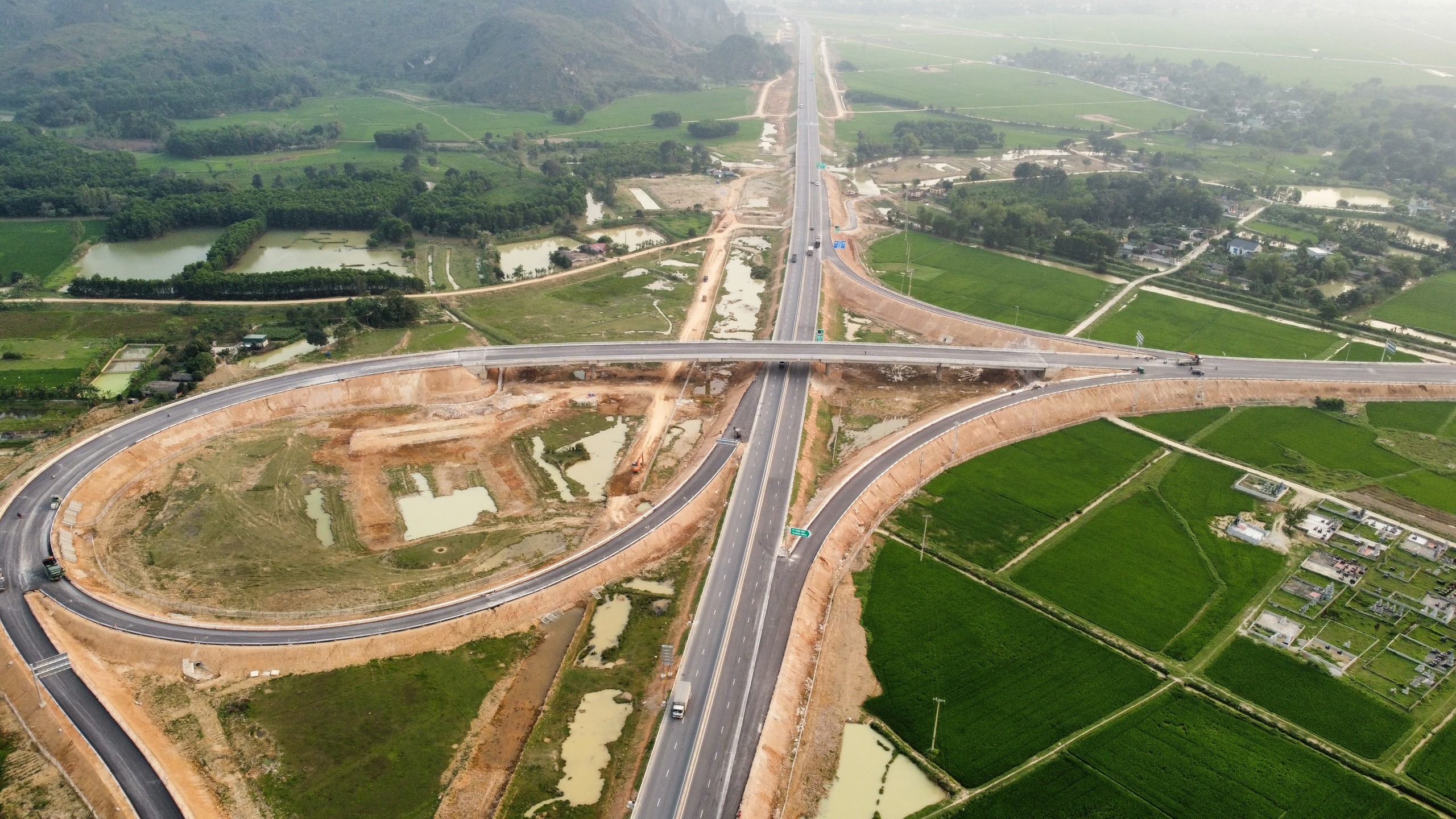 Sắp đưa n&uacute;t giao Đồng Thắng tr&ecirc;n cao tốc Mai Sơn - QL45 v&agrave;o khai th&aacute;c- Ảnh 3.