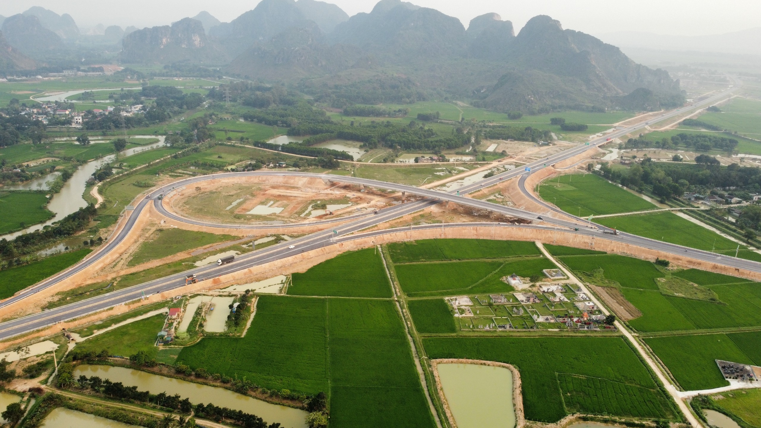 Sắp đưa n&uacute;t giao Đồng Thắng tr&ecirc;n cao tốc Mai Sơn - QL45 v&agrave;o khai th&aacute;c- Ảnh 4.
