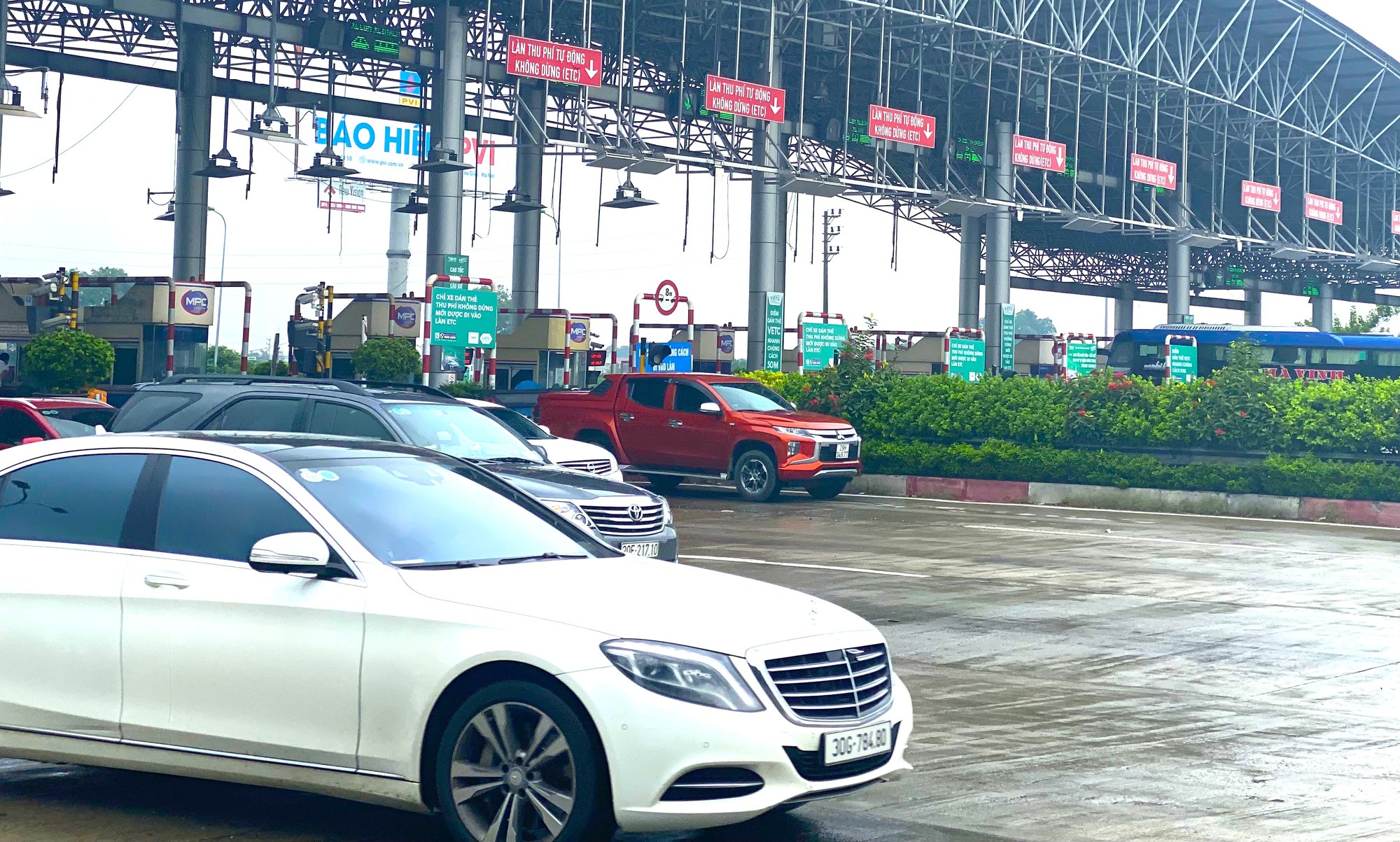 Sẽ kiểm tra, gi&aacute;m s&aacute;t 14 trạm thu ph&iacute; BOT- Ảnh 1.