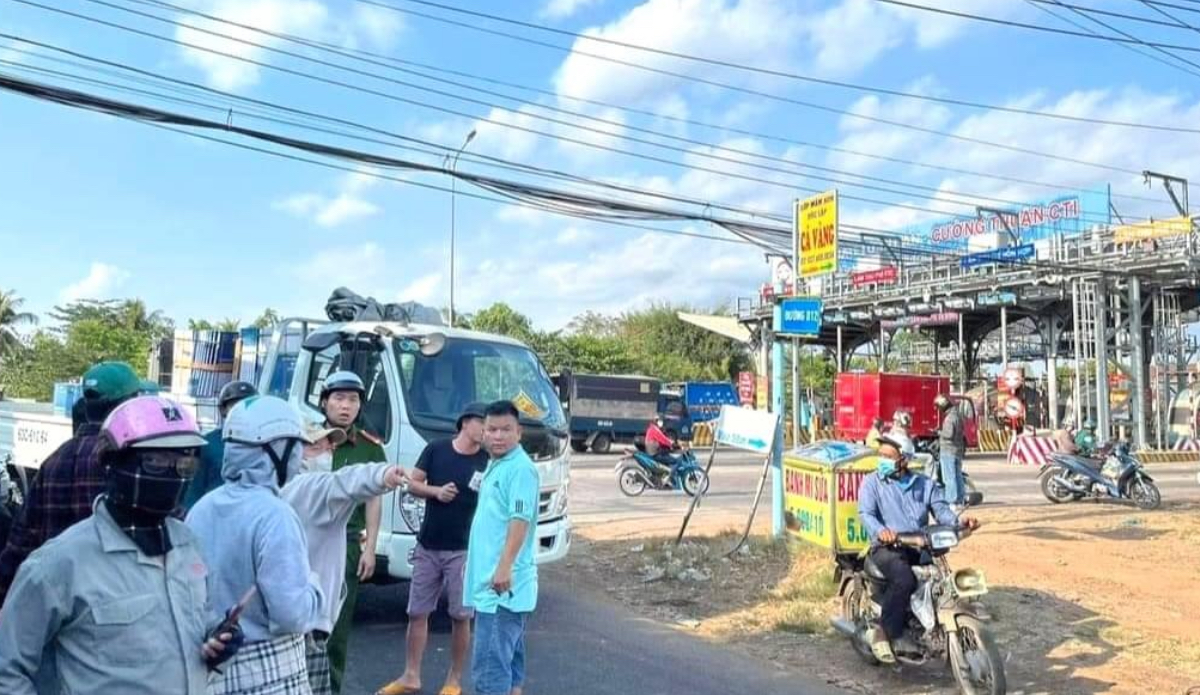 Đồng Nai: Xe tải va chạm với xe m&aacute;y, một phụ nữ tử vong- Ảnh 1.