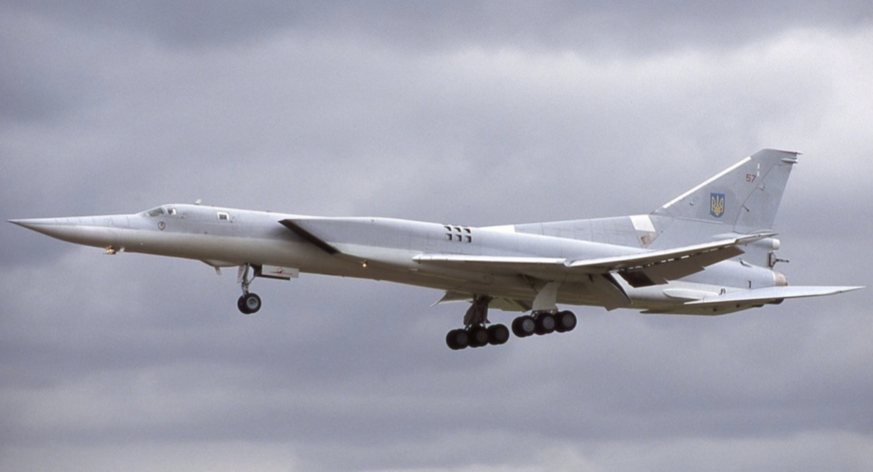 Ukraine n&oacute;i bắn hạ m&aacute;y bay n&eacute;m bom si&ecirc;u thanh Tu-22M, Nga tuy&ecirc;n bố tr&aacute;i ngược- Ảnh 1.