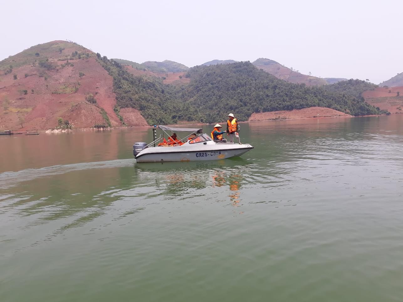 Huy động gần 400 người t&igrave;m nạn nh&acirc;n mất t&iacute;ch v&igrave; lật thuyền ở Lai Ch&acirc;u- Ảnh 3.