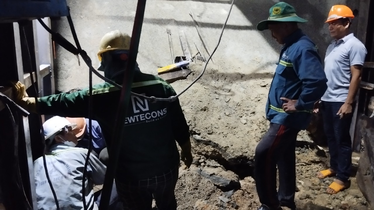 Khoan th&ocirc;ng lỗ kh&iacute;, đẩy tiến độ khắc phục hầm đường sắt Đ&egrave;o Cả- Ảnh 3.