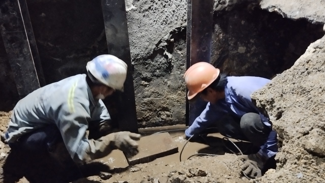 Khoan th&ocirc;ng lỗ kh&iacute;, đẩy tiến độ khắc phục hầm đường sắt Đ&egrave;o Cả- Ảnh 4.