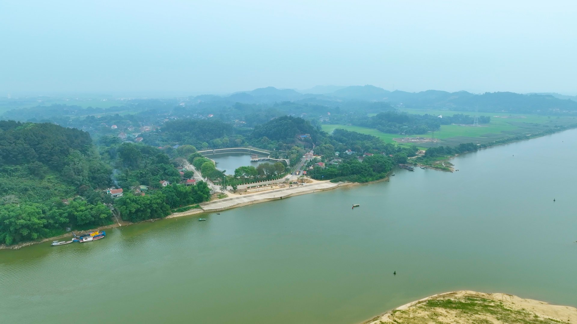 Ng&aacute;t xanh khu di t&iacute;ch cố Tổng B&iacute; thư Trần Ph&uacute; - "Địa chỉ đỏ" b&ecirc;n d&ograve;ng s&ocirc;ng La- Ảnh 2.