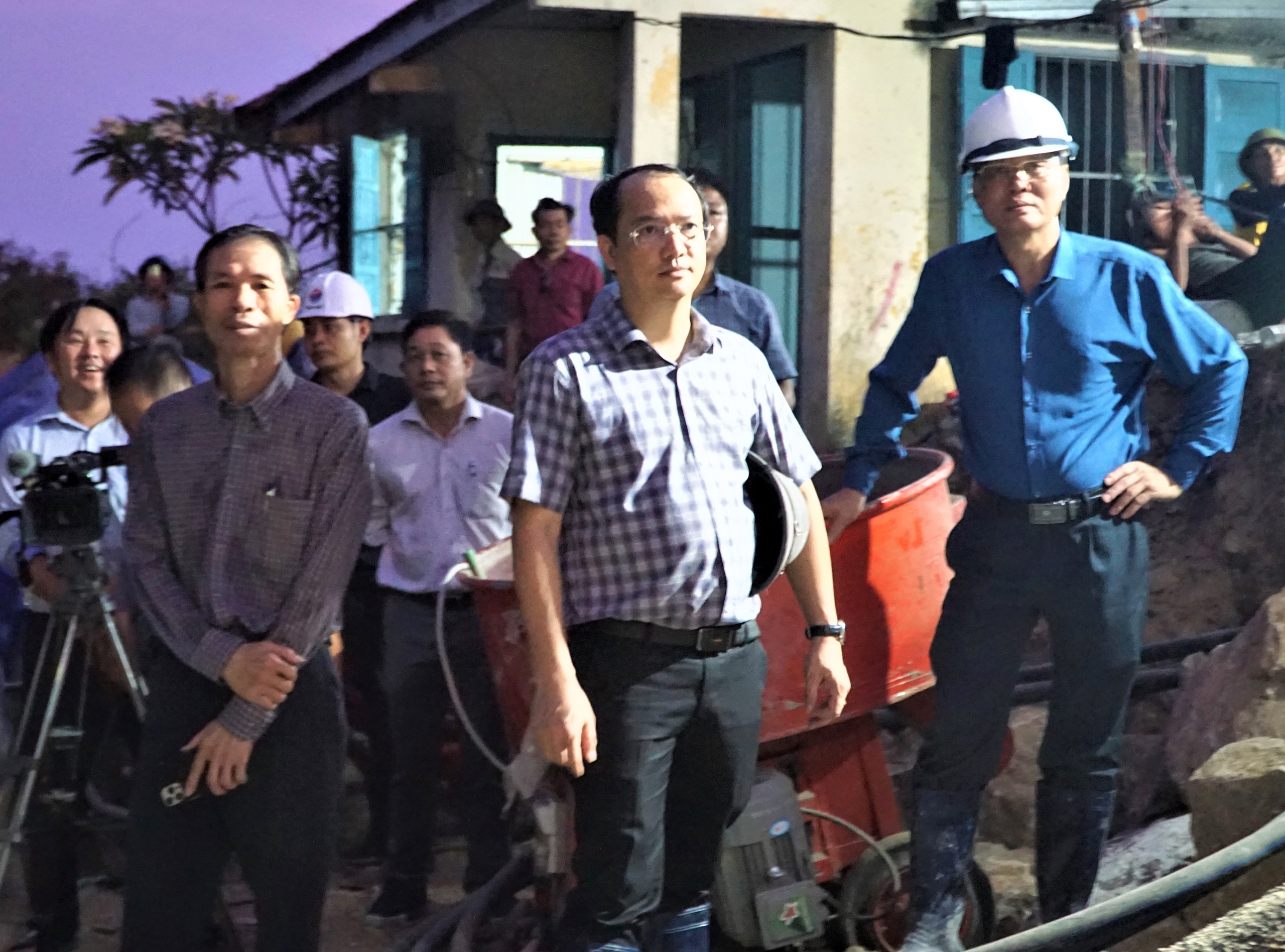 Vỡ &ograve;a cảm x&uacute;c thời khắc th&ocirc;ng hầm đường sắt Đ&egrave;o Cả- Ảnh 2.