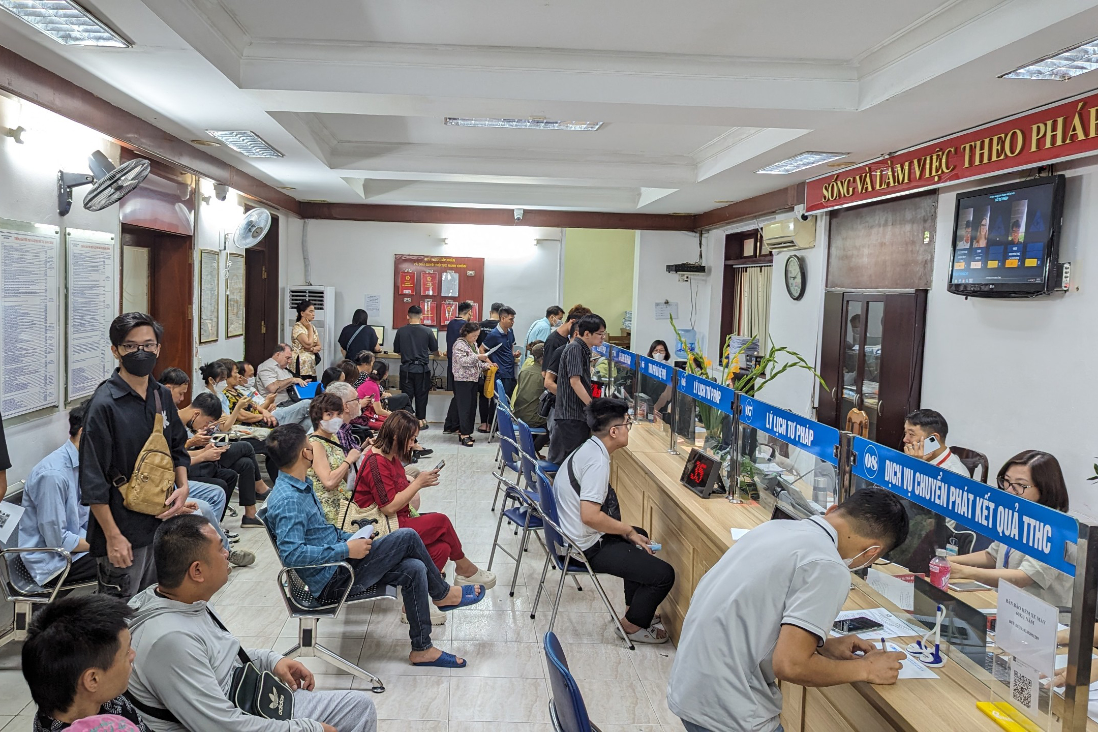 Đề xuất miễn lệ ph&iacute; cấp phiếu l&yacute; lịch tư ph&aacute;p tr&ecirc;n VNeID tại H&agrave; Nội- Ảnh 1.