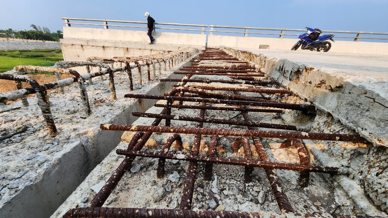 C&ocirc;ng trường dự &aacute;n đường ven biển gần 1.200 tỷ vắng lặng- Ảnh 8.