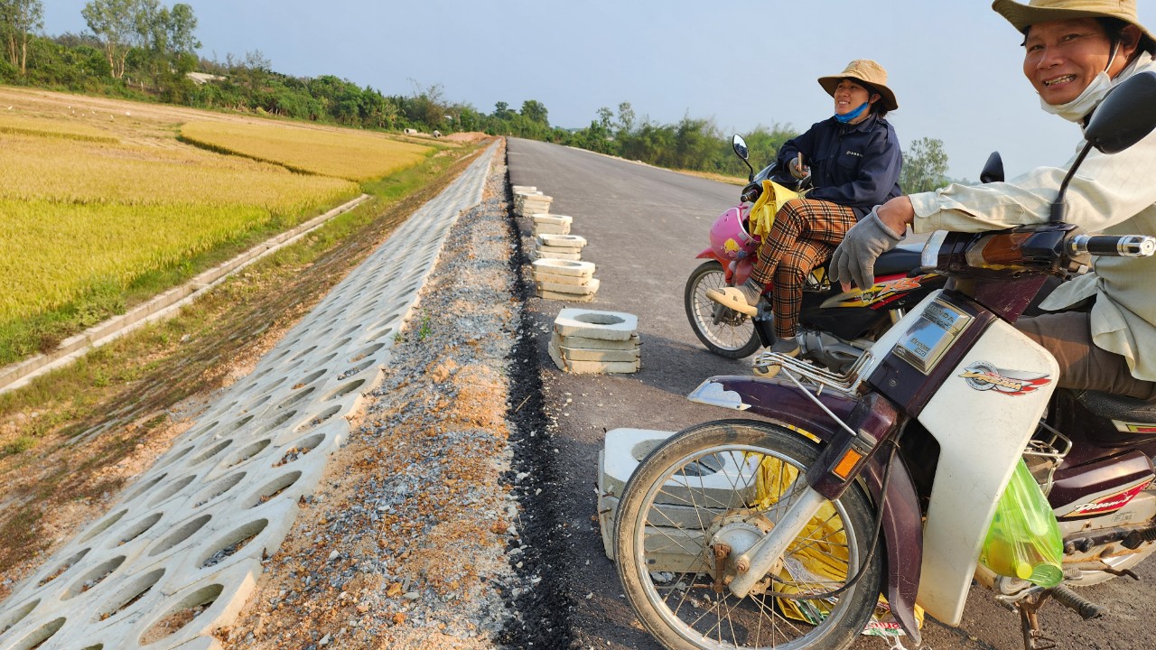 C&ocirc;ng trường dự &aacute;n đường ven biển gần 1.200 tỷ vắng lặng- Ảnh 10.