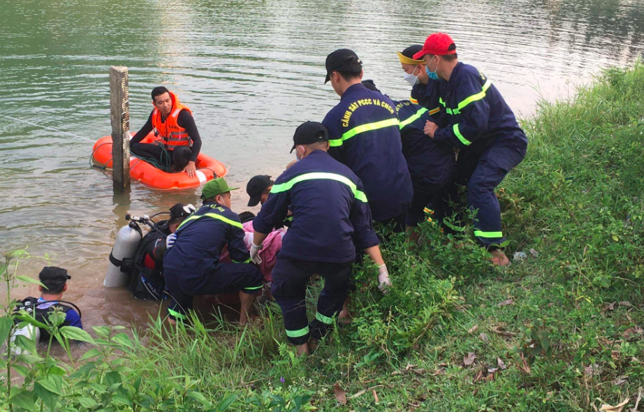 Rủ nhau tắm hồ, 3 học sinh tiểu học đuối nước thương t&acirc;m- Ảnh 1.
