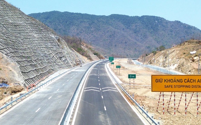 T&agrave;i xế chạy tr&ecirc;n cao tốc mới Cam L&acirc;m - Vĩnh Hảo cần lưu &yacute; g&igrave;?