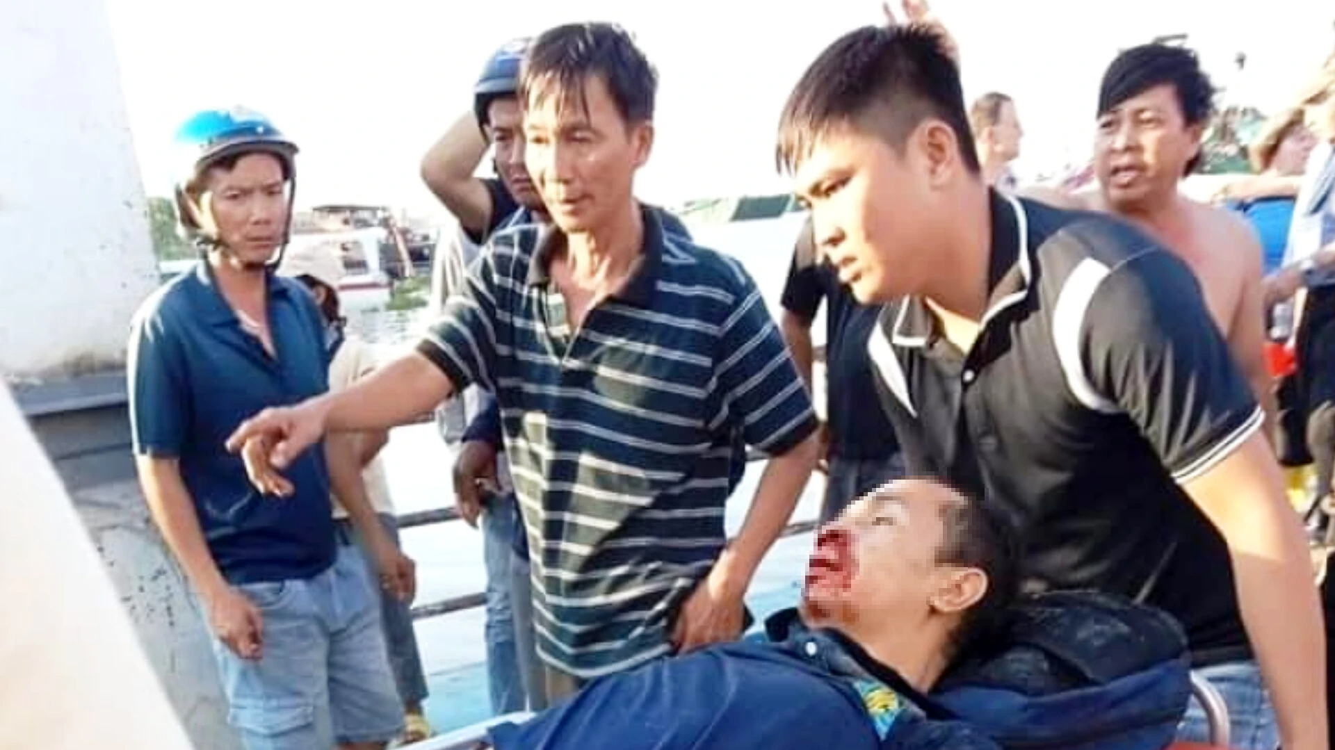 Vụ t&agrave;u du lịch chở 42 người va chạm với ph&agrave; ở An Giang: Hướng dẫn vi&ecirc;n đ&atilde; tử vong- Ảnh 1.